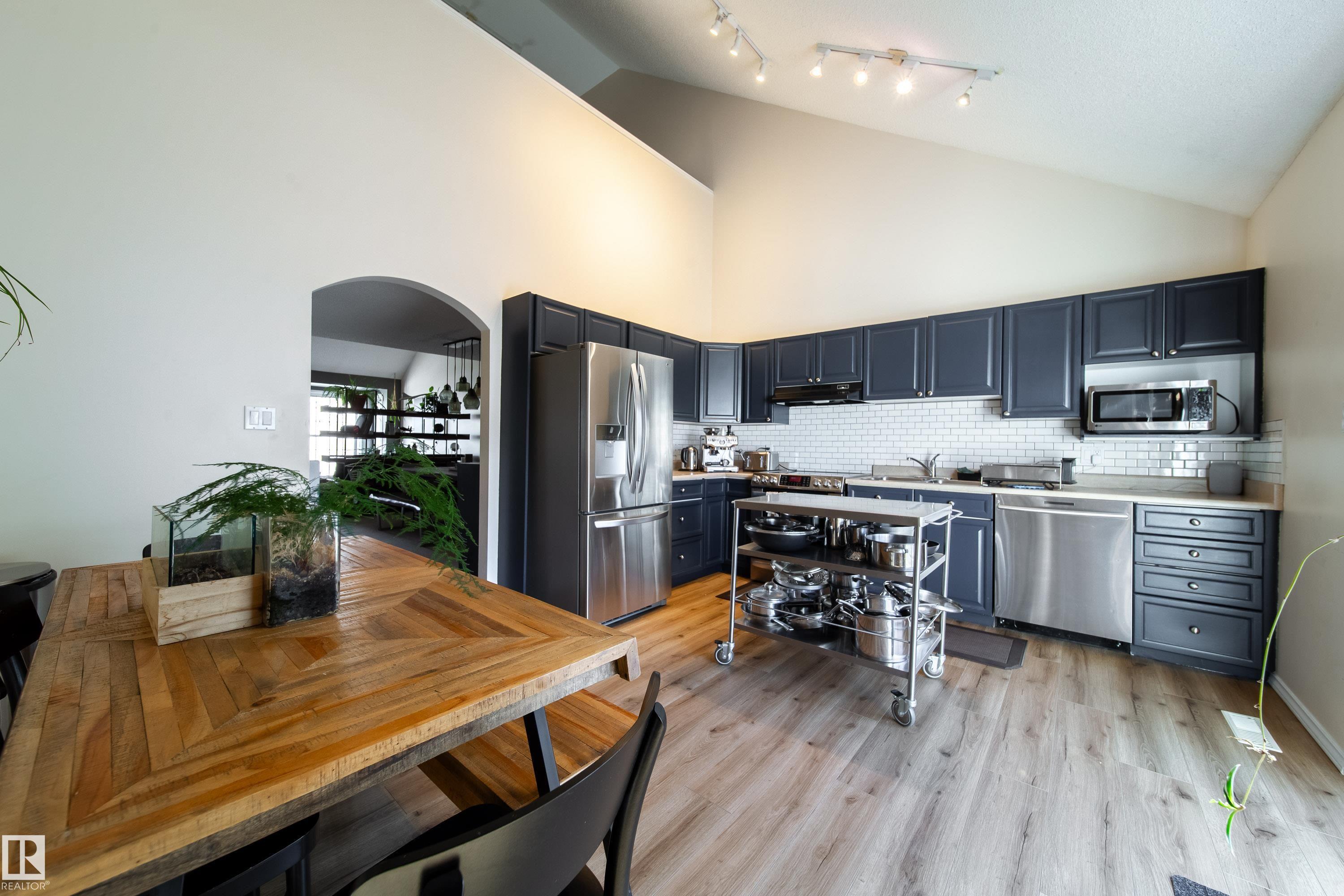 Photo 14 at 11 - 10235 111 Street NW, Downtown, Edmonton