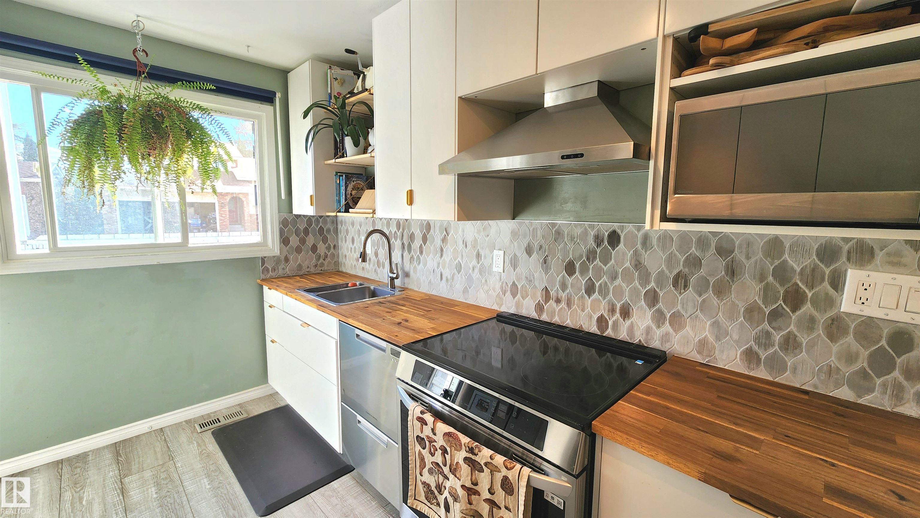 Photo 11 at 3531 46 Street NW, Minchau, Edmonton