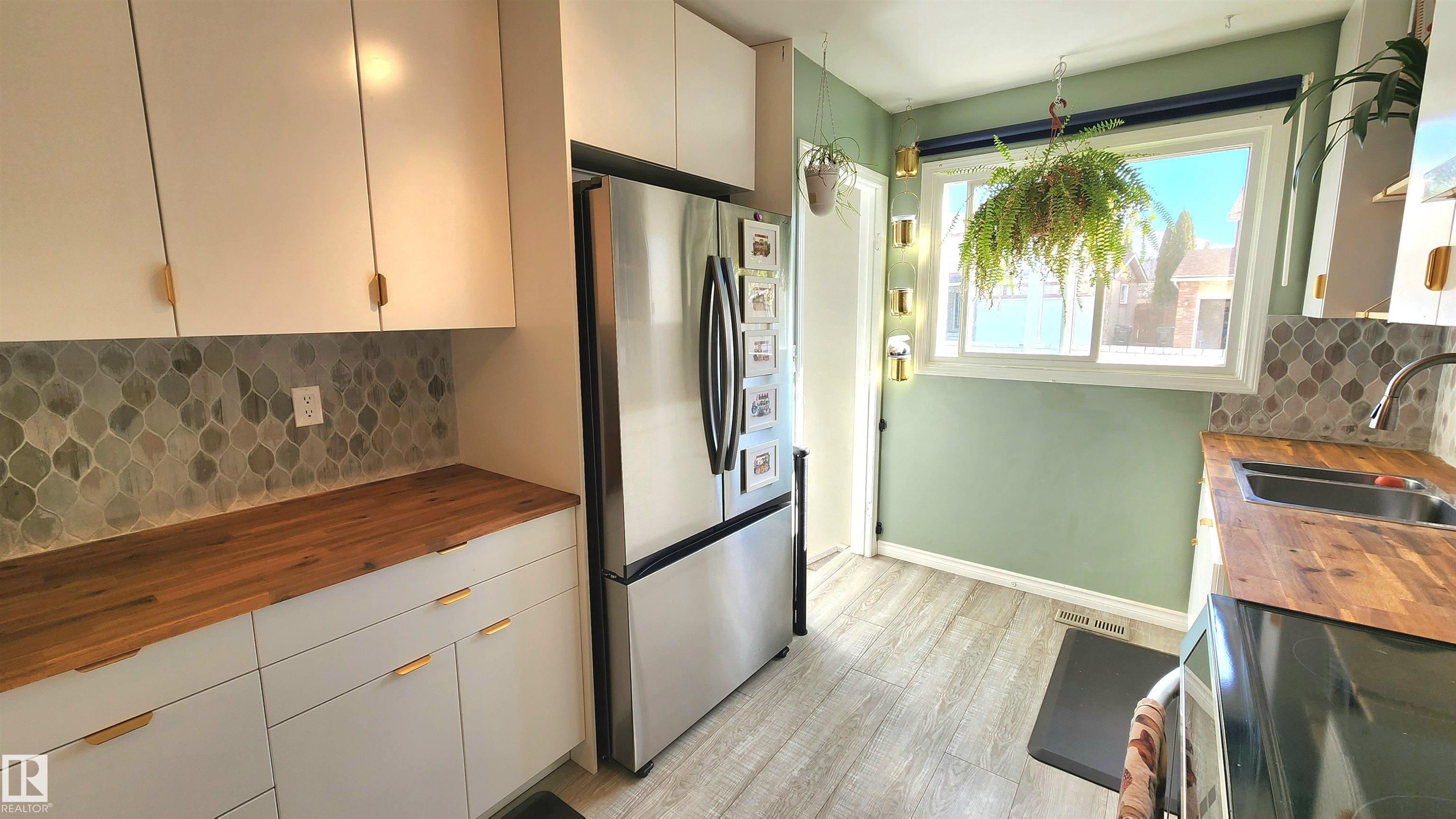 Photo 12 at 3531 46 Street NW, Minchau, Edmonton