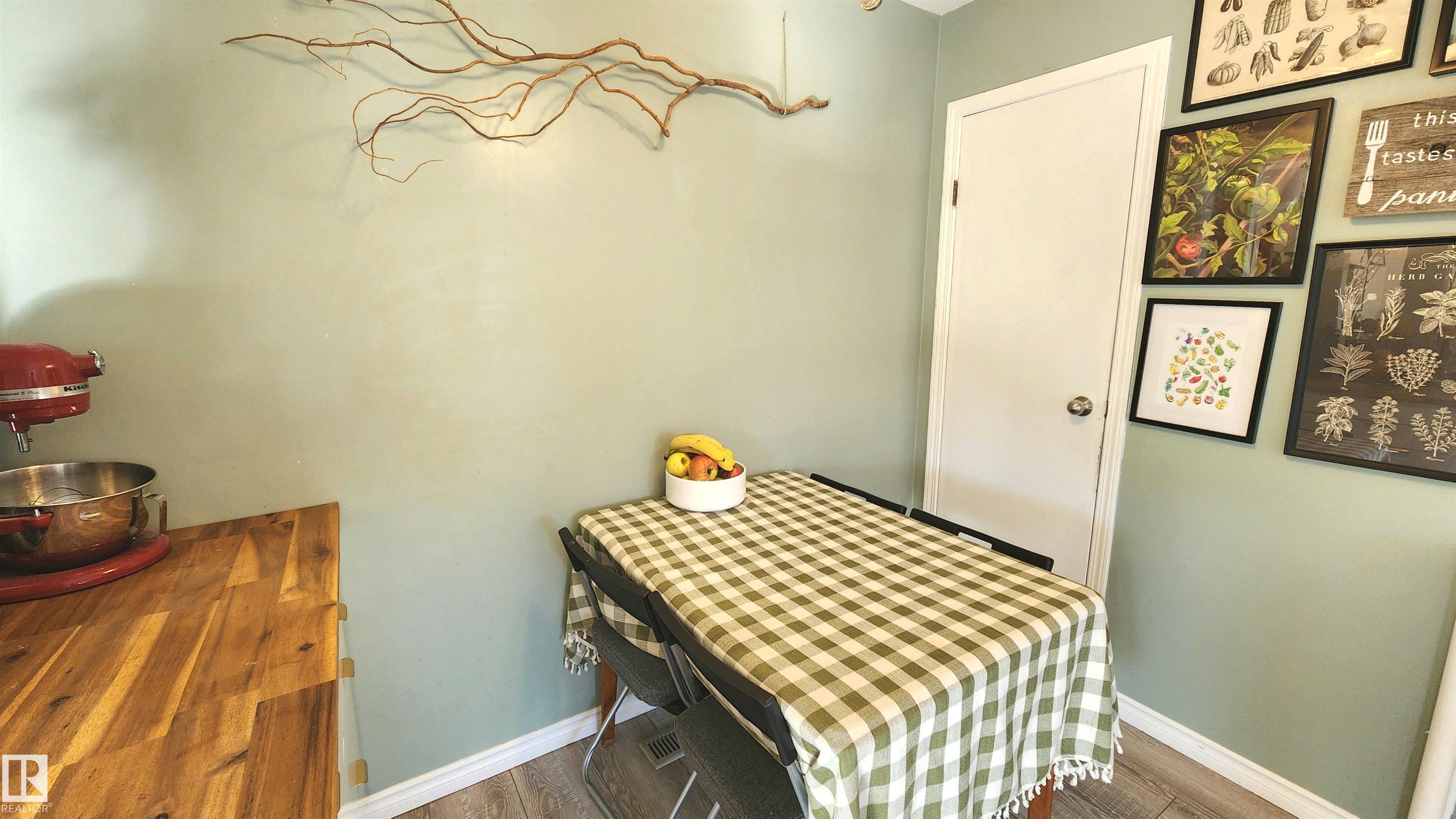 Photo 13 at 3531 46 Street NW, Minchau, Edmonton