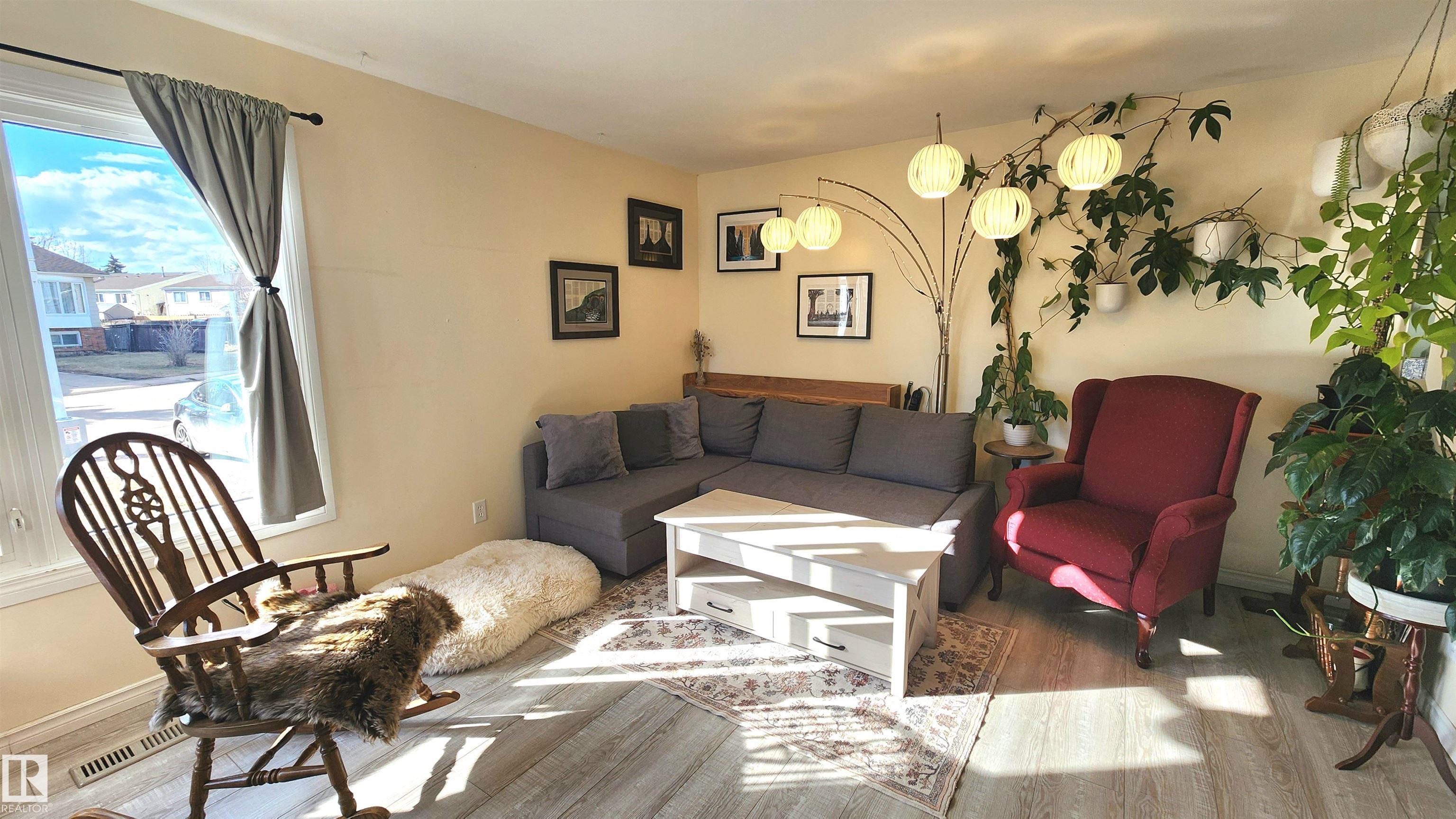 3531 46 Street NW, Minchau, Edmonton