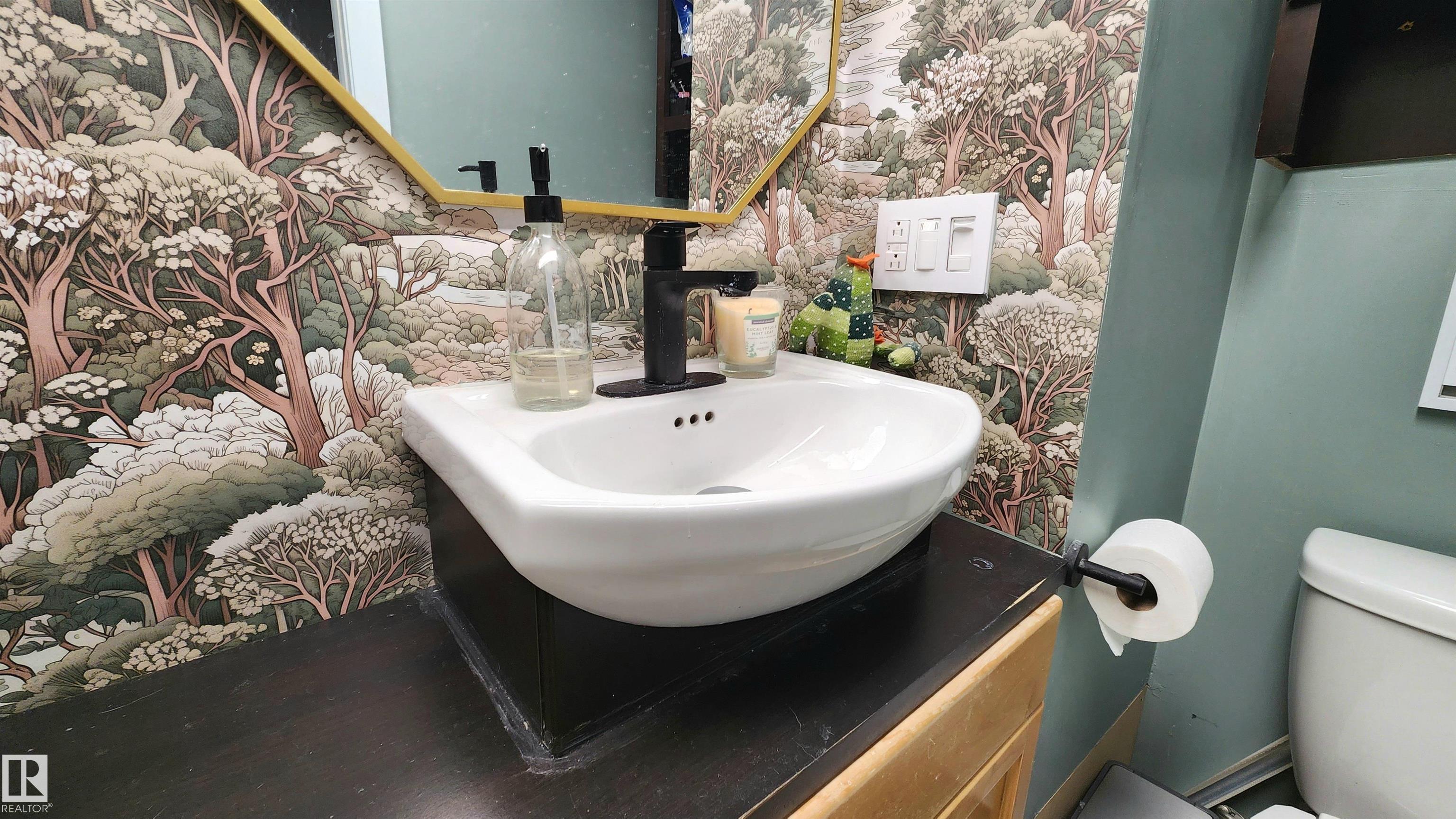 Photo 22 at 3531 46 Street NW, Minchau, Edmonton