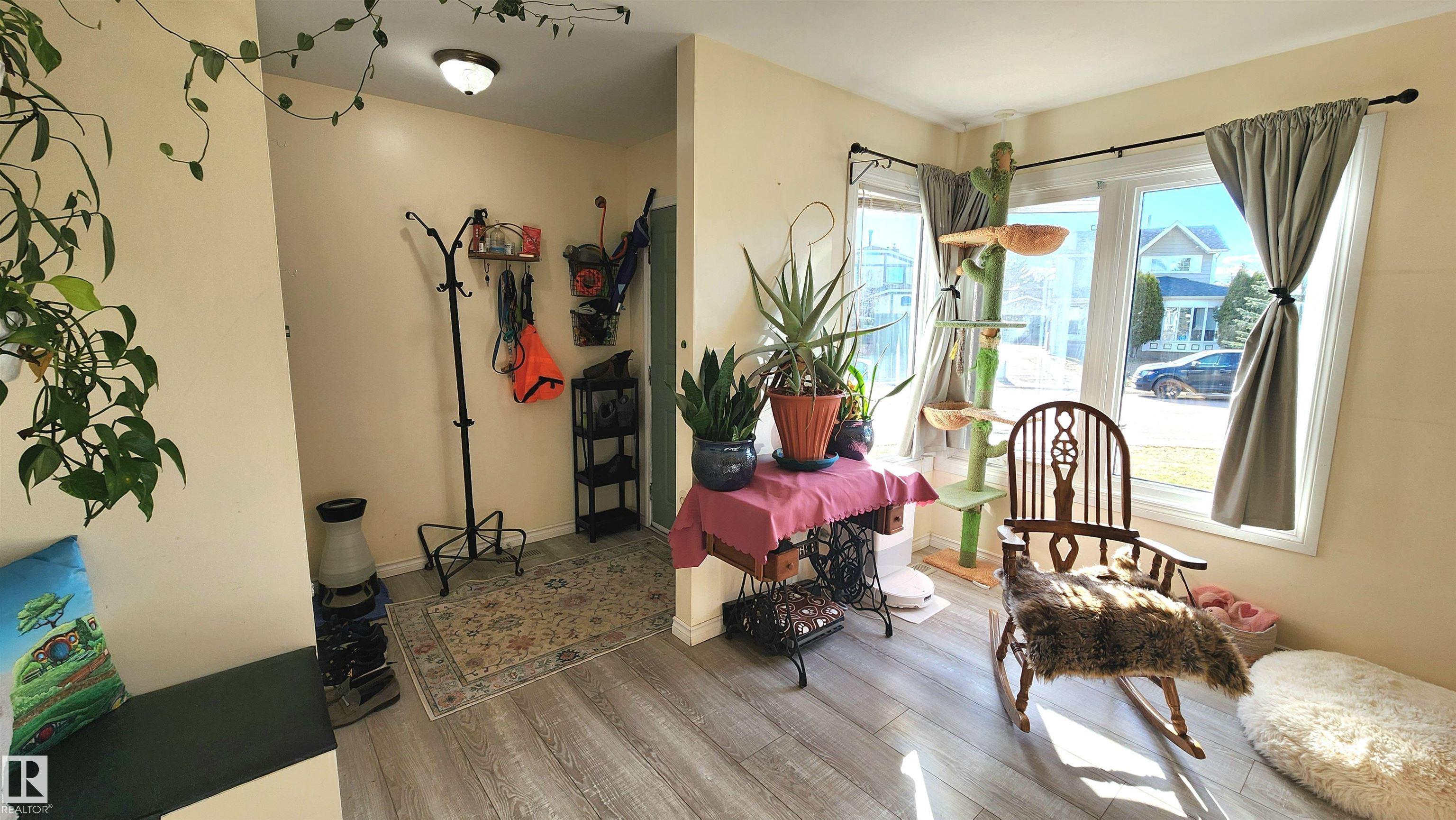 3531 46 Street NW, Minchau, Edmonton