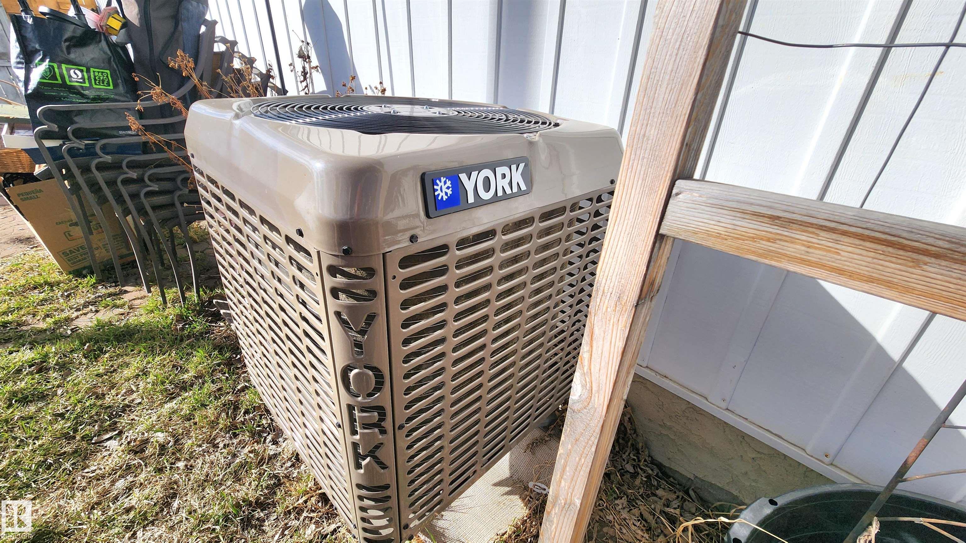 Photo 35 at 3531 46 Street NW, Minchau, Edmonton