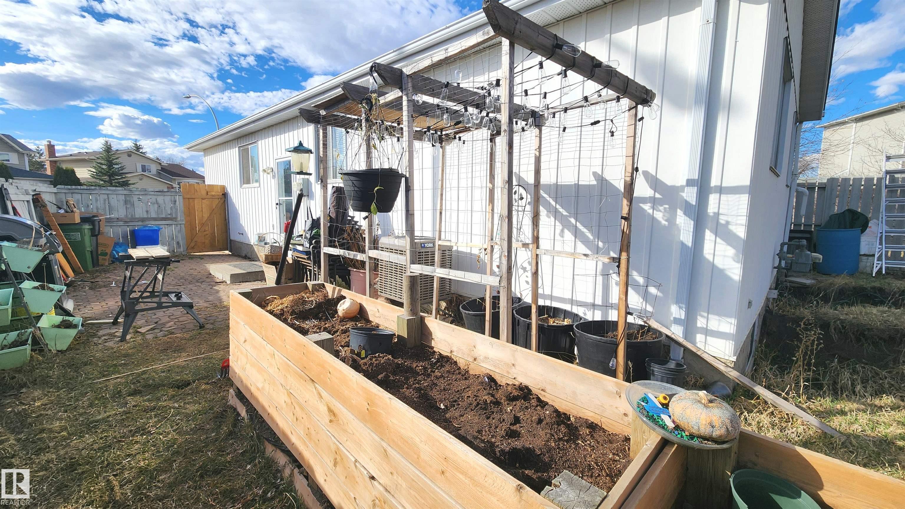 Photo 36 at 3531 46 Street NW, Minchau, Edmonton