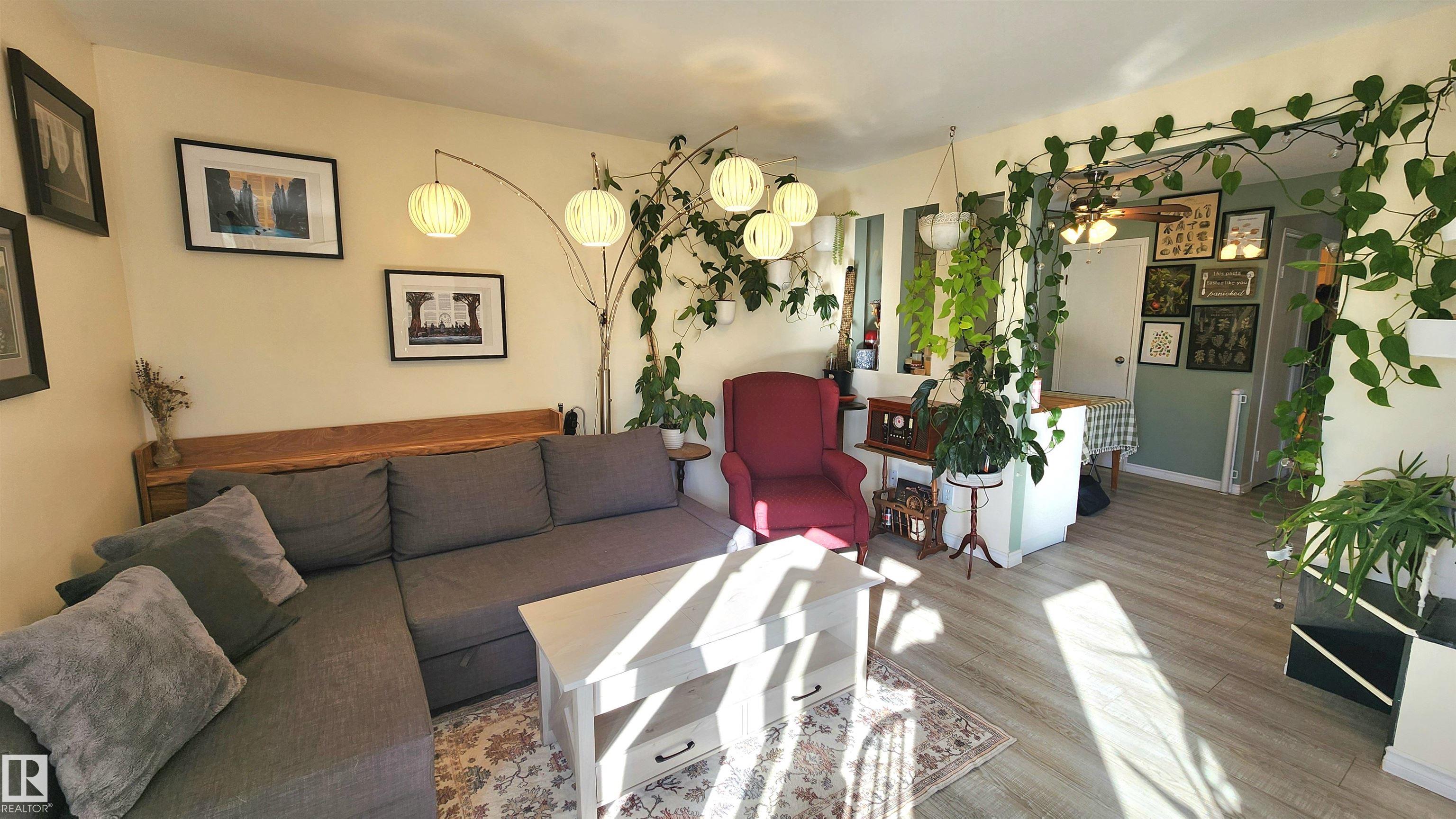 3531 46 Street NW, Minchau, Edmonton