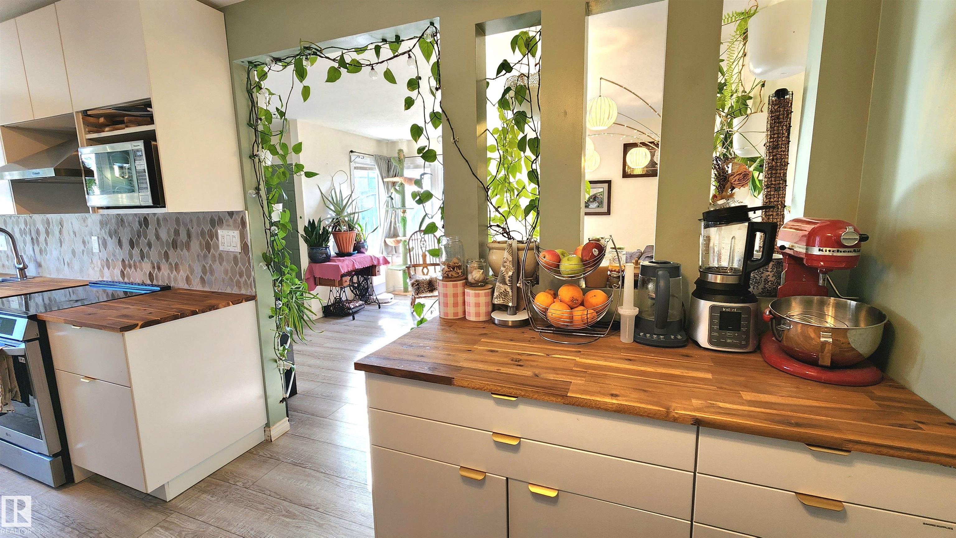 Photo 6 at 3531 46 Street NW, Minchau, Edmonton