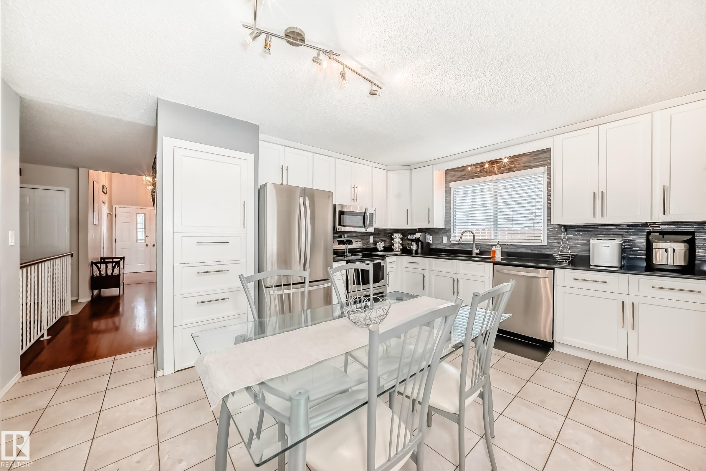 660 Village Drive, Village on the Lake, Sherwood Park