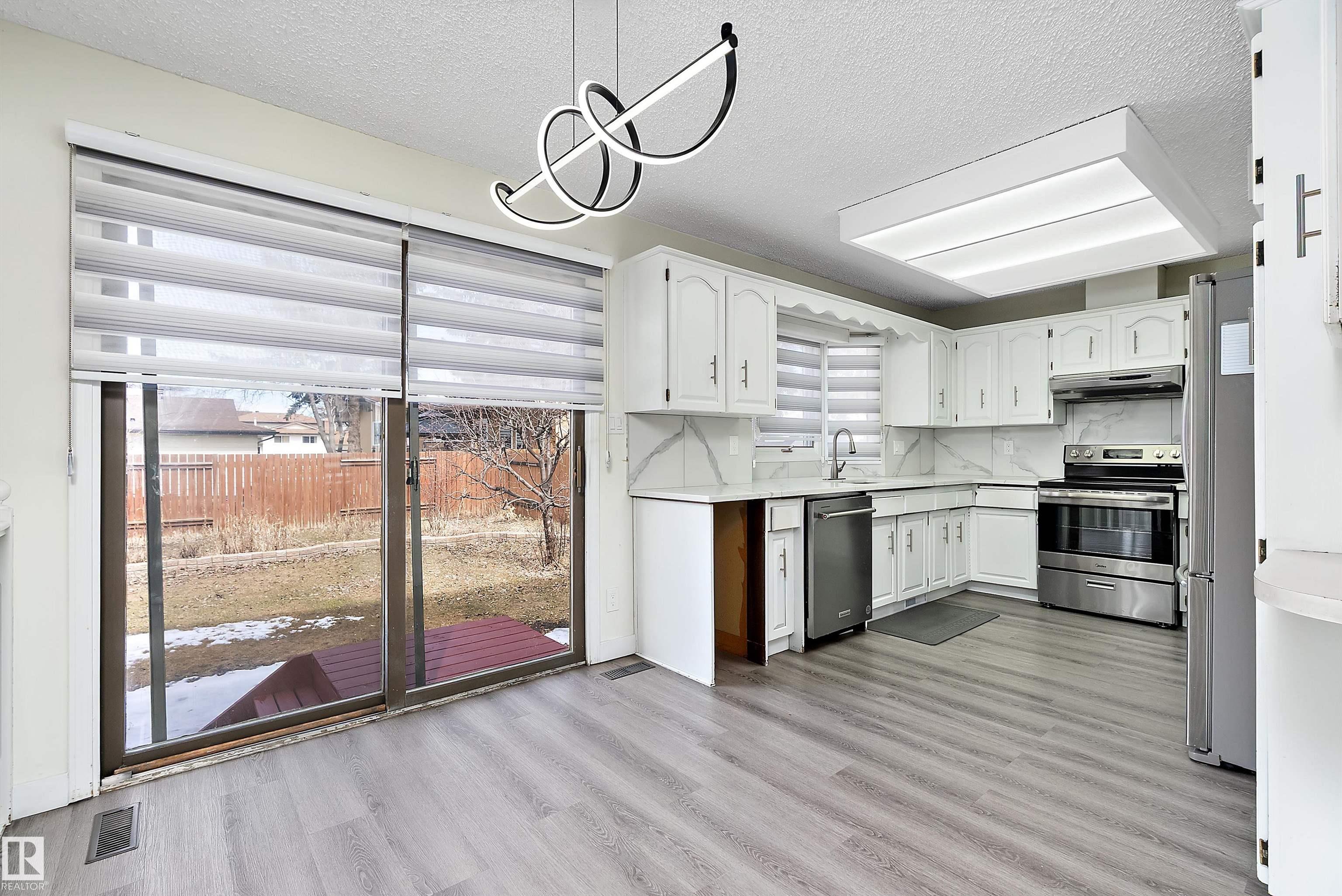Photo 13 at 11020 158 Avenue NW, Beaumaris, Edmonton