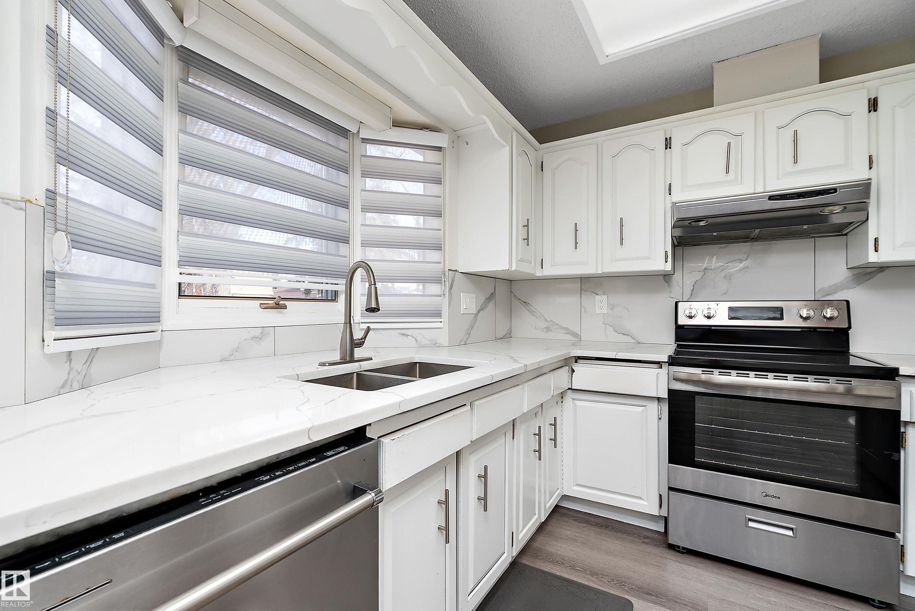 Photo 17 at 11020 158 Avenue NW, Beaumaris, Edmonton