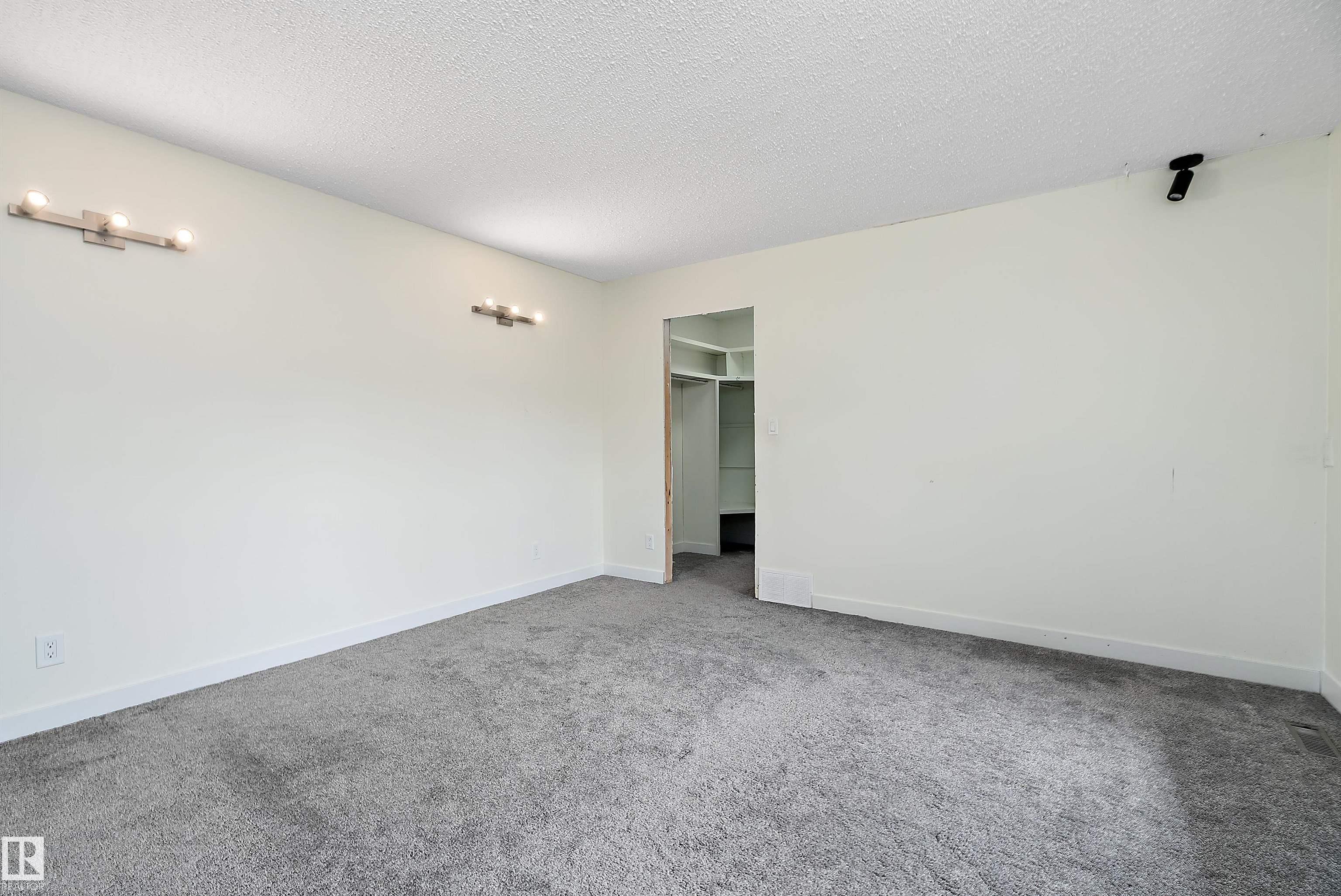 Photo 34 at 11020 158 Avenue NW, Beaumaris, Edmonton