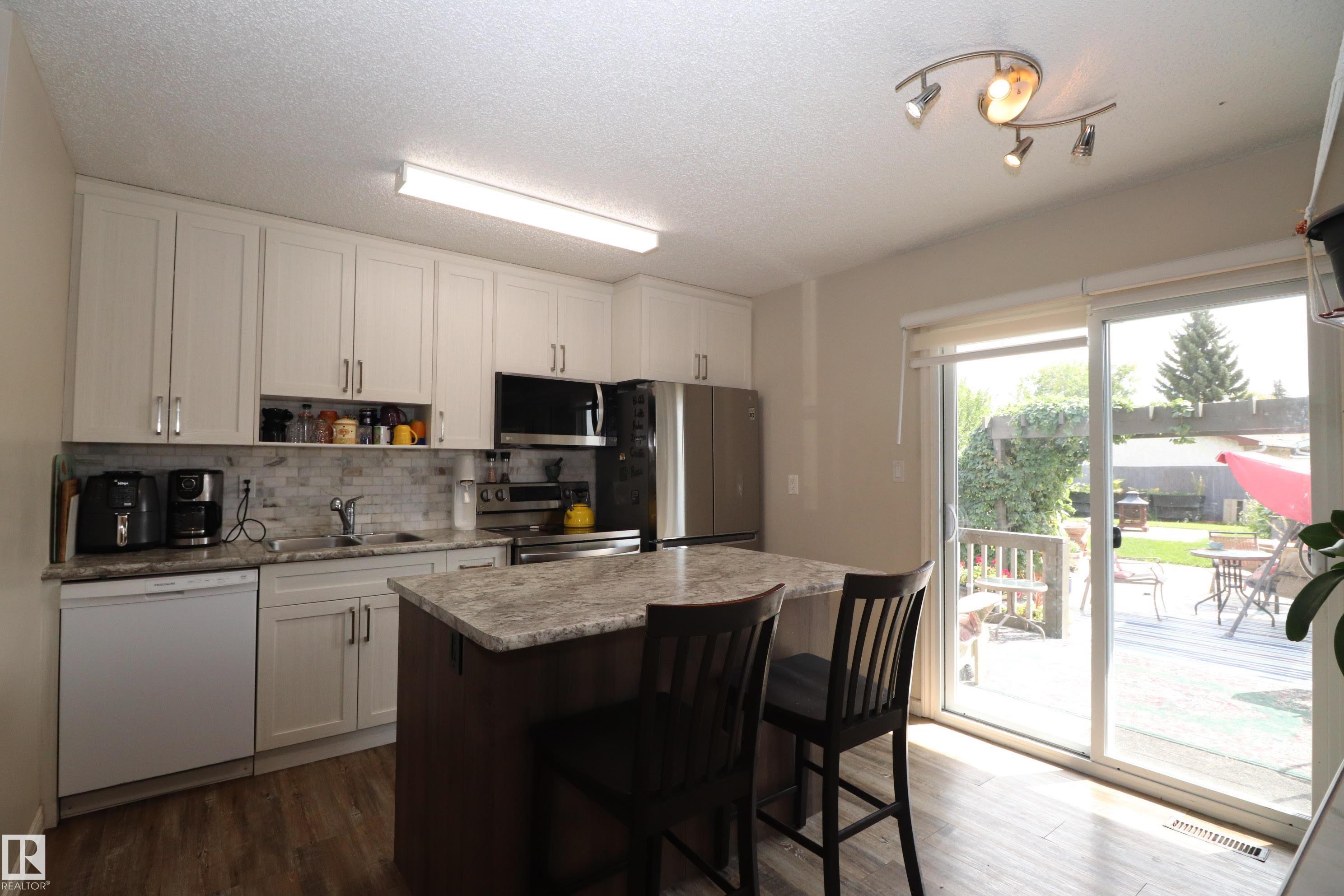 Photo 6 at 4123 136 Avenue NW, Sifton Park, Edmonton
