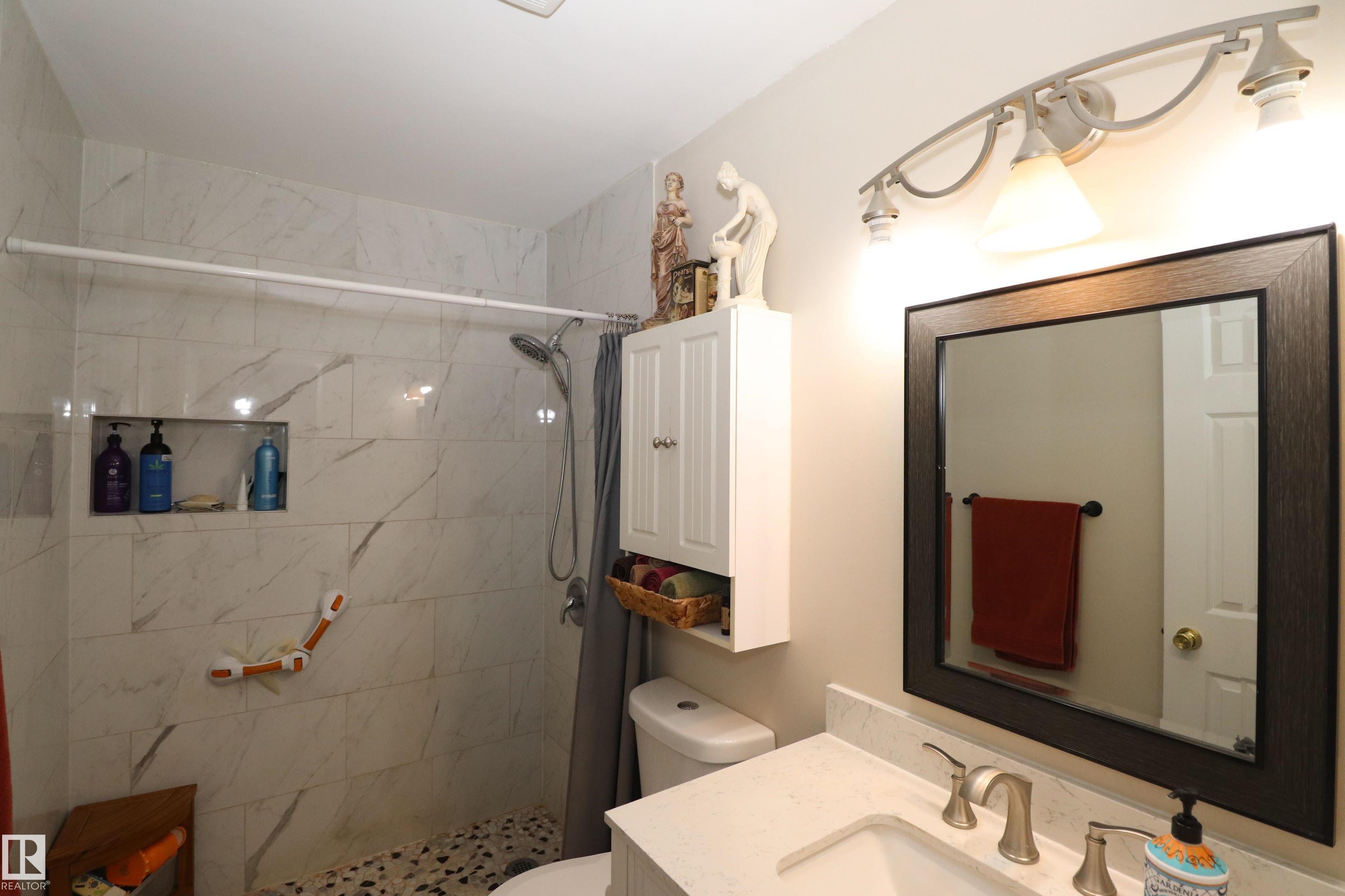 Photo 8 at 4123 136 Avenue NW, Sifton Park, Edmonton