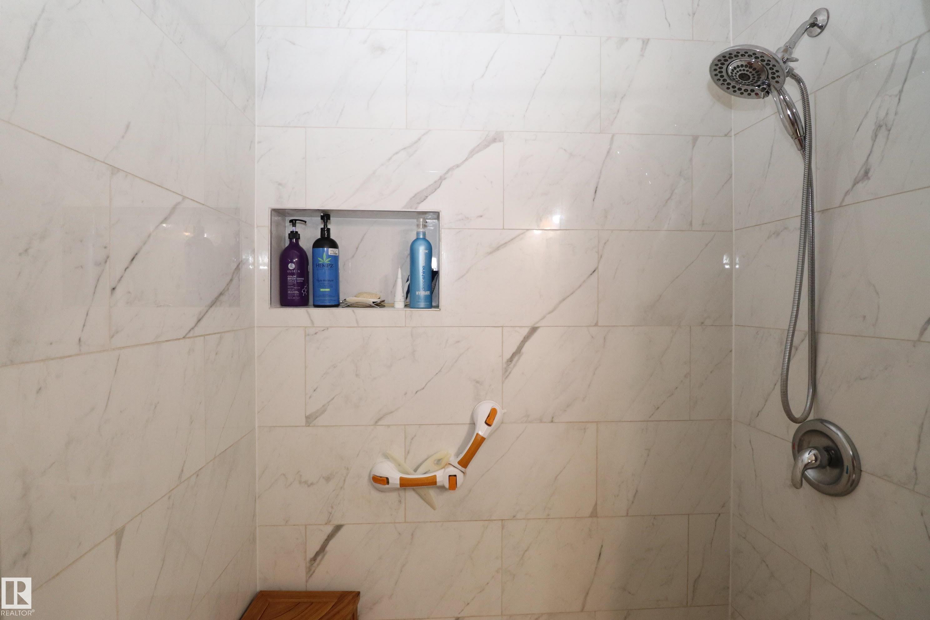 Photo 9 at 4123 136 Avenue NW, Sifton Park, Edmonton