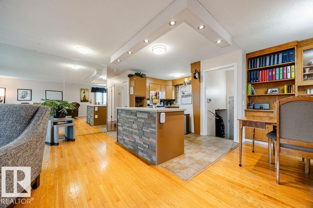 Photo 13 at 16807 80 Avenue NW, Elmwood, Edmonton