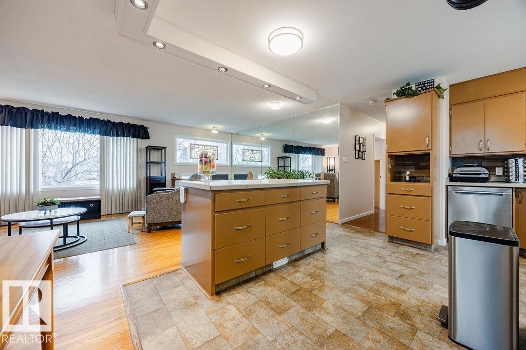 Photo 14 at 16807 80 Avenue NW, Elmwood, Edmonton