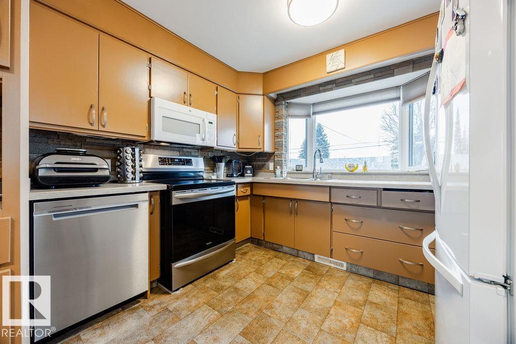 Photo 15 at 16807 80 Avenue NW, Elmwood, Edmonton