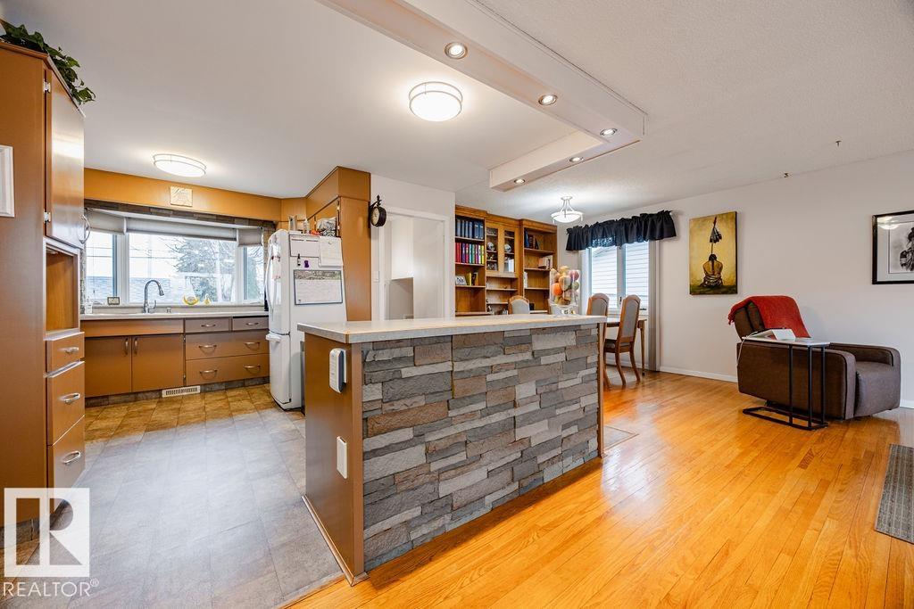 Photo 7 at 16807 80 Avenue NW, Elmwood, Edmonton