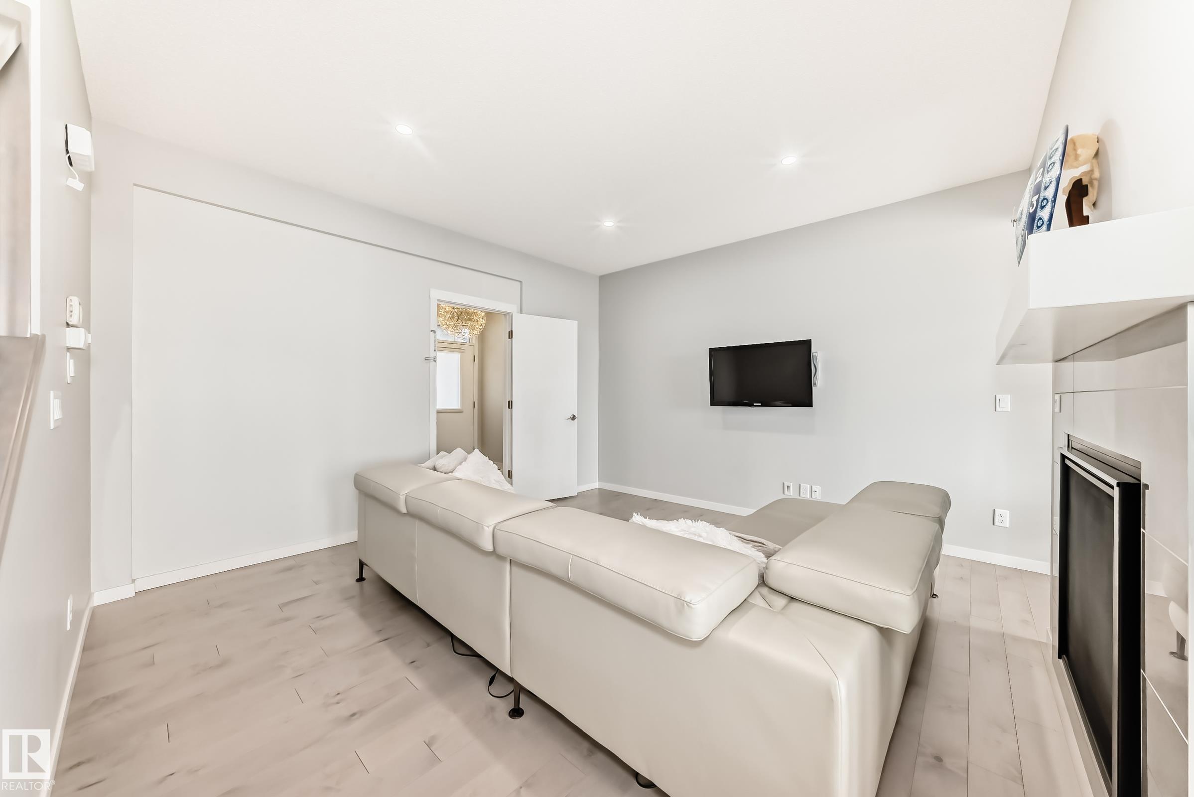 Photo 18 at 2043 51 Street SW, Walker, Edmonton