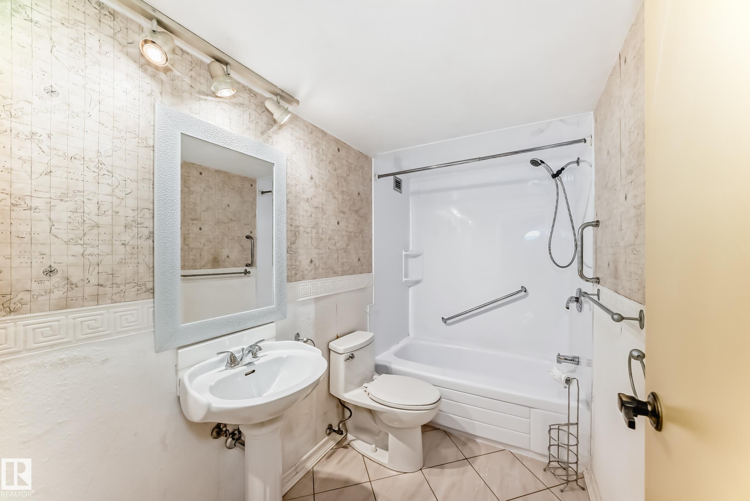 Photo 23 at 1504 - 10011 116 Street NW, Wîhkwêntôwin, Edmonton