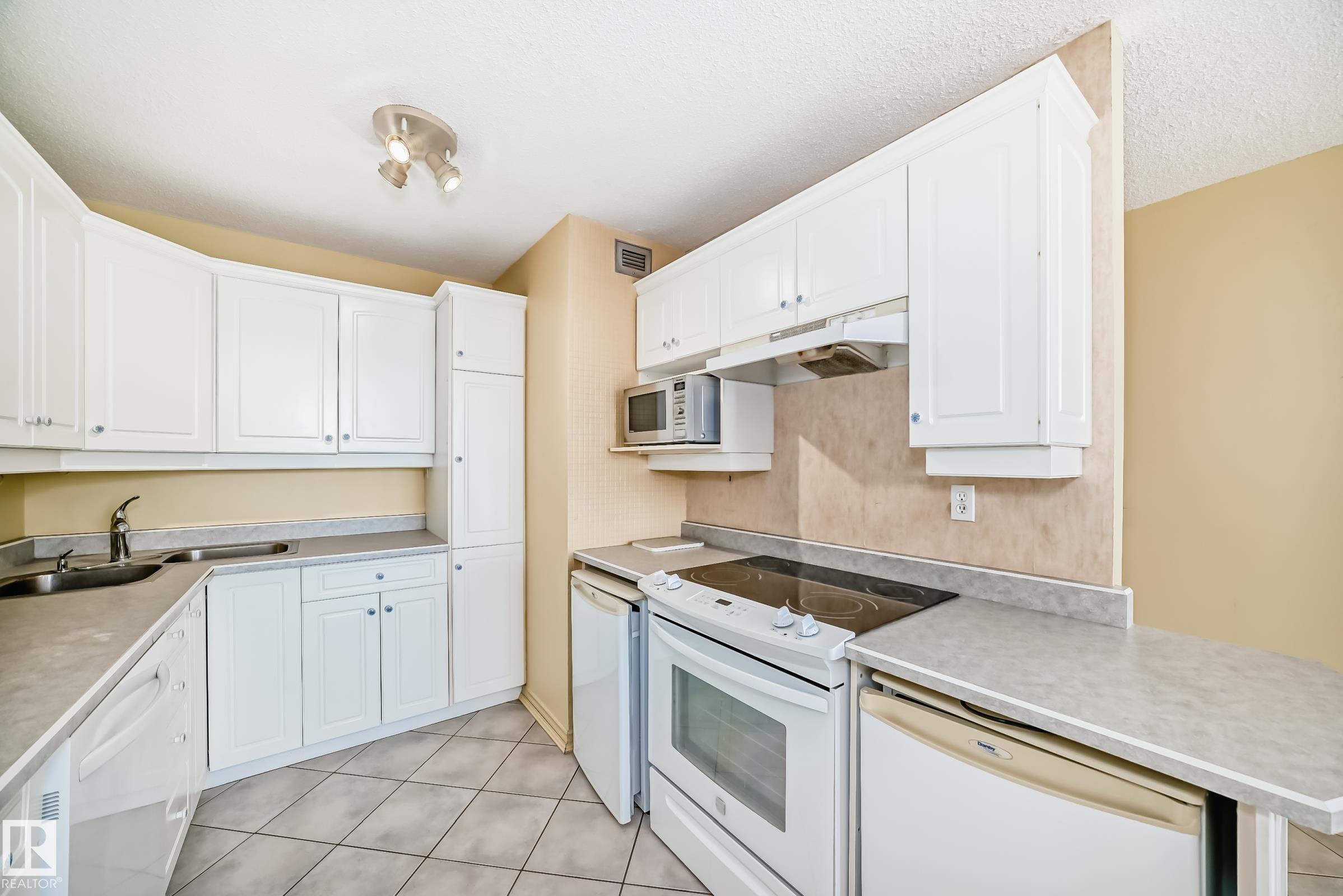 Photo 9 at 1504 - 10011 116 Street NW, Wîhkwêntôwin, Edmonton