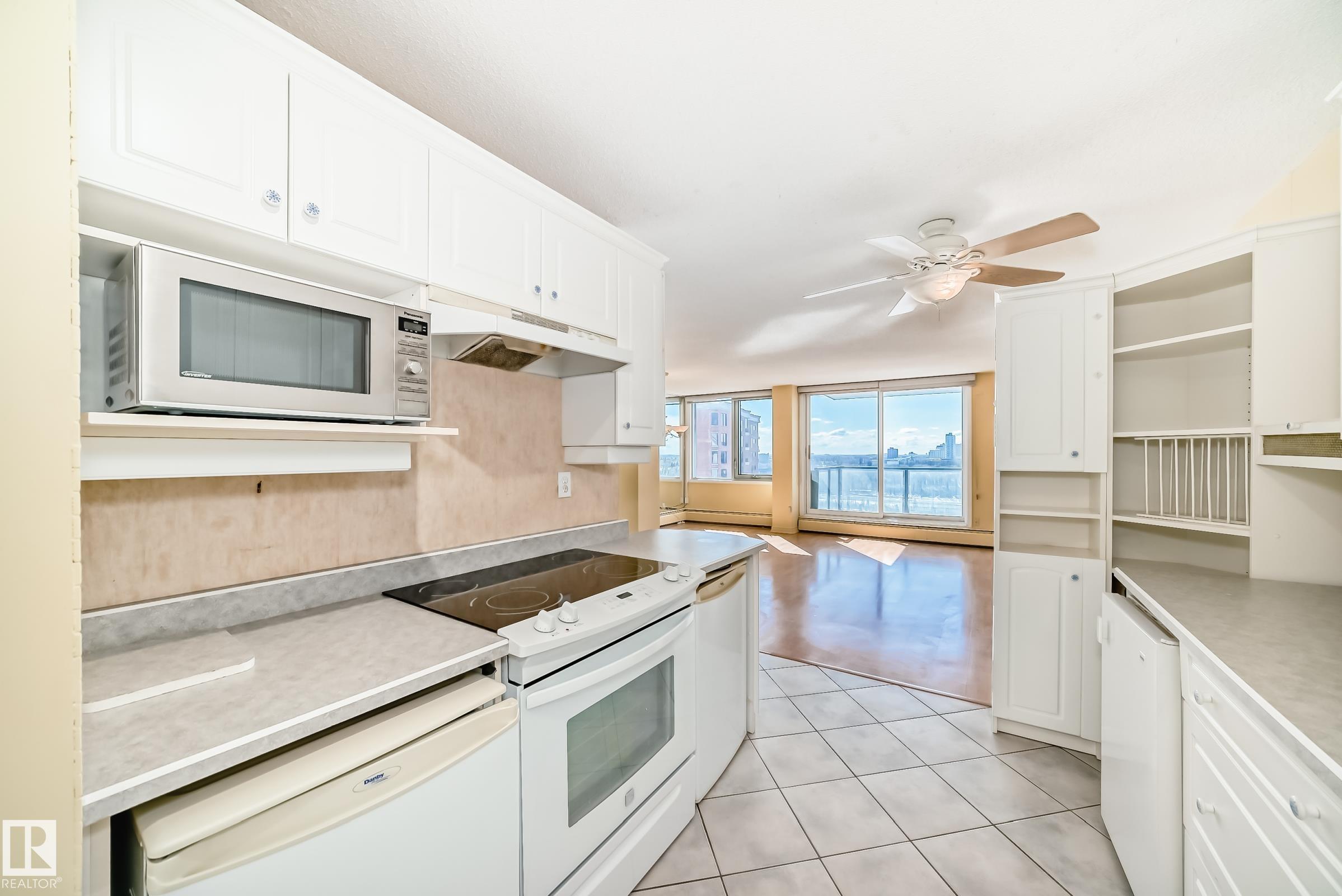 Photo 10 at 1504 - 10011 116 Street NW, Wîhkwêntôwin, Edmonton