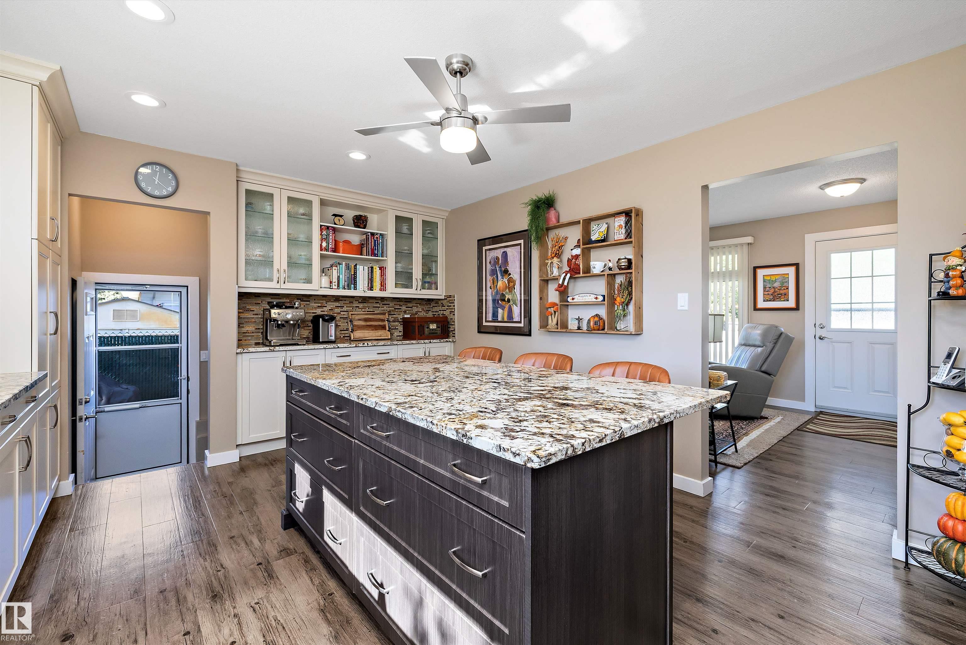 Photo 11 at 37 Malvern Drive, Mills Haven, Sherwood Park