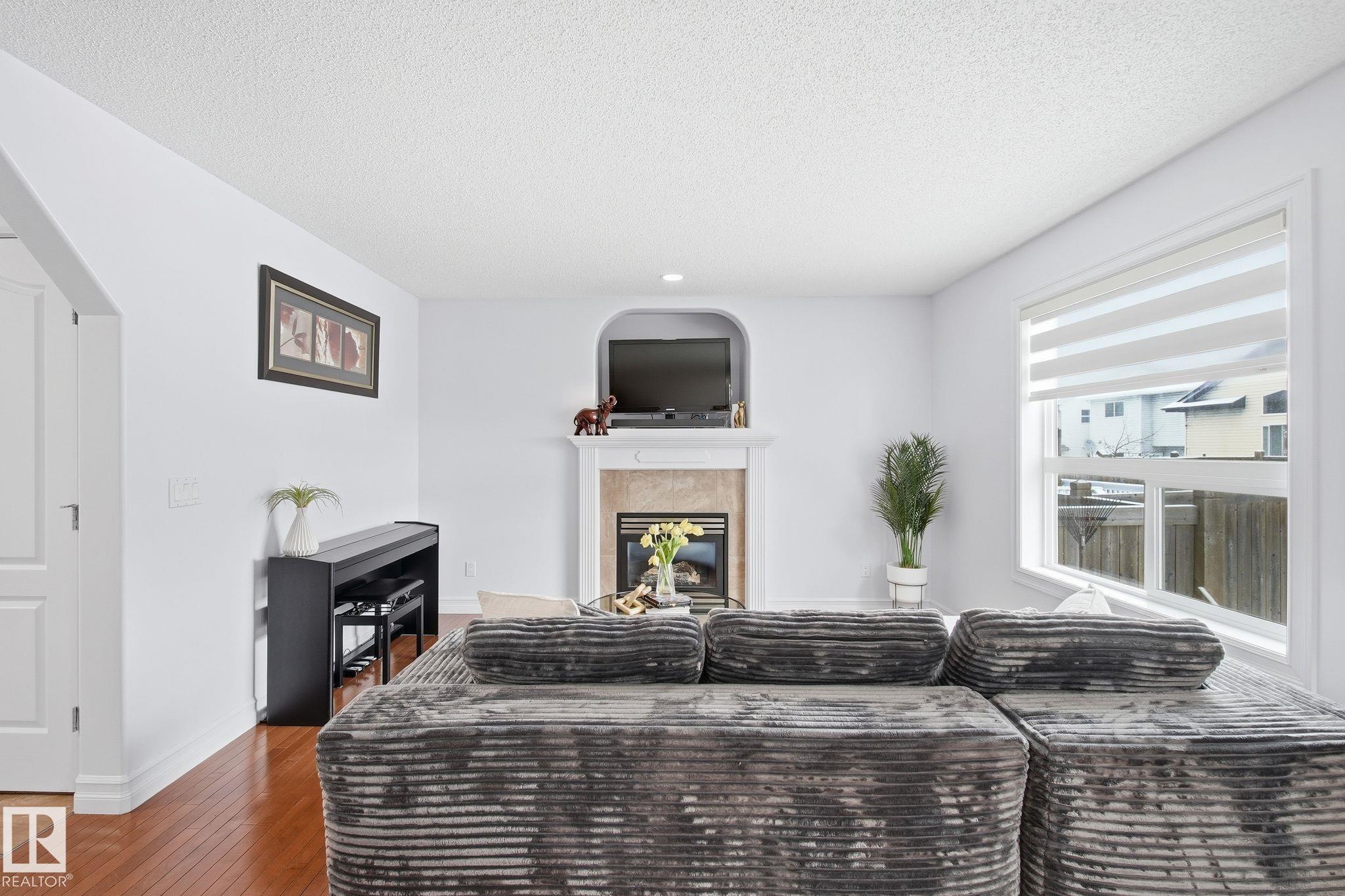3016 24 Avenue NW, Silver Berry, Edmonton