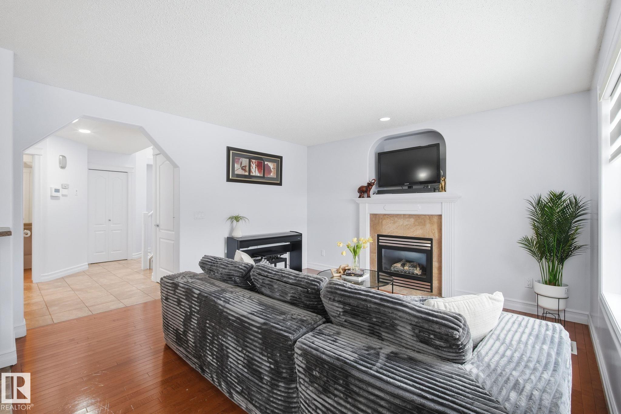 Photo 13 at 3016 24 Avenue NW, Silver Berry, Edmonton