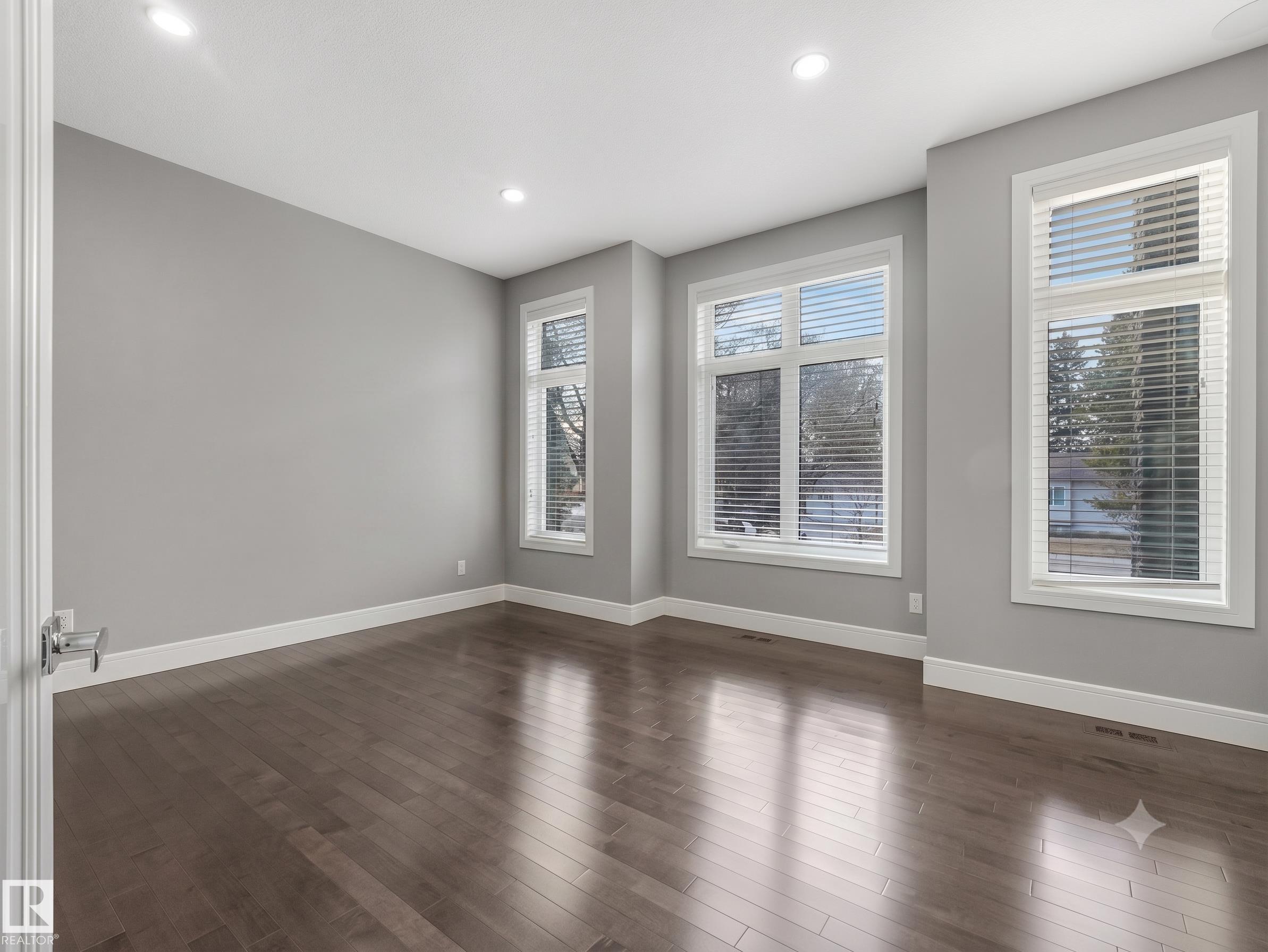 https://zimg.paragon.ice.com/ParagonImages/Property/PM/RAE/225396178/7/0/0/bcfe9e5c1f5141e8e2624653ba47d73e/1/fad7c8f382d784a5b1fab0b3d9a1f577/225396178-77e0d68a-3858-4c1f-b9c5-ea7b4e35bd75.JPG
