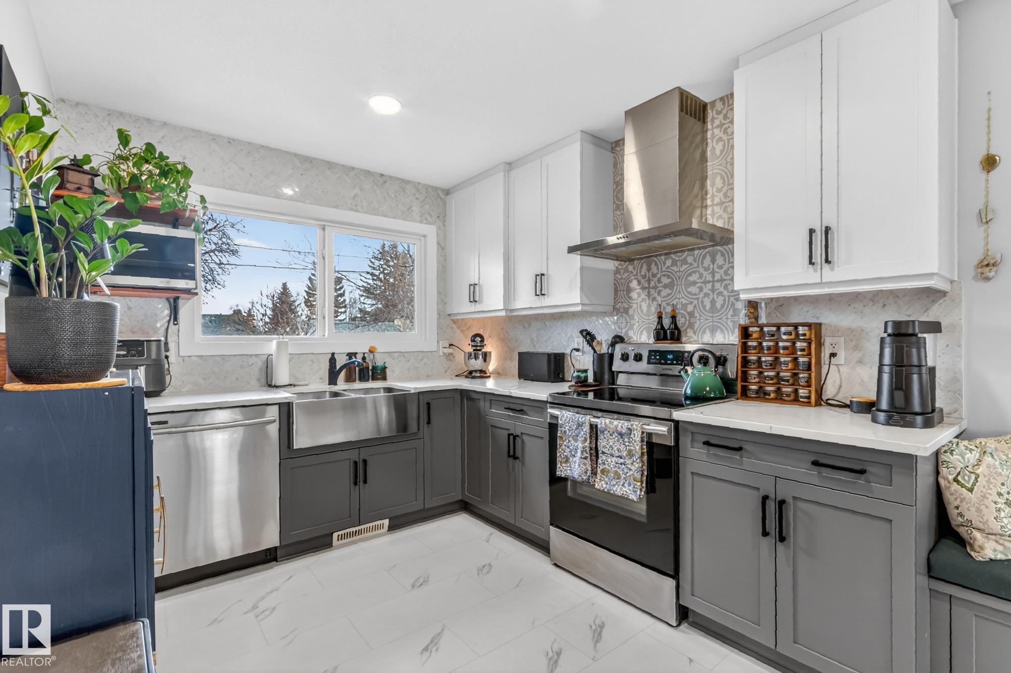 Photo 10 at 7408 92 Avenue NW, Ottewell, Edmonton