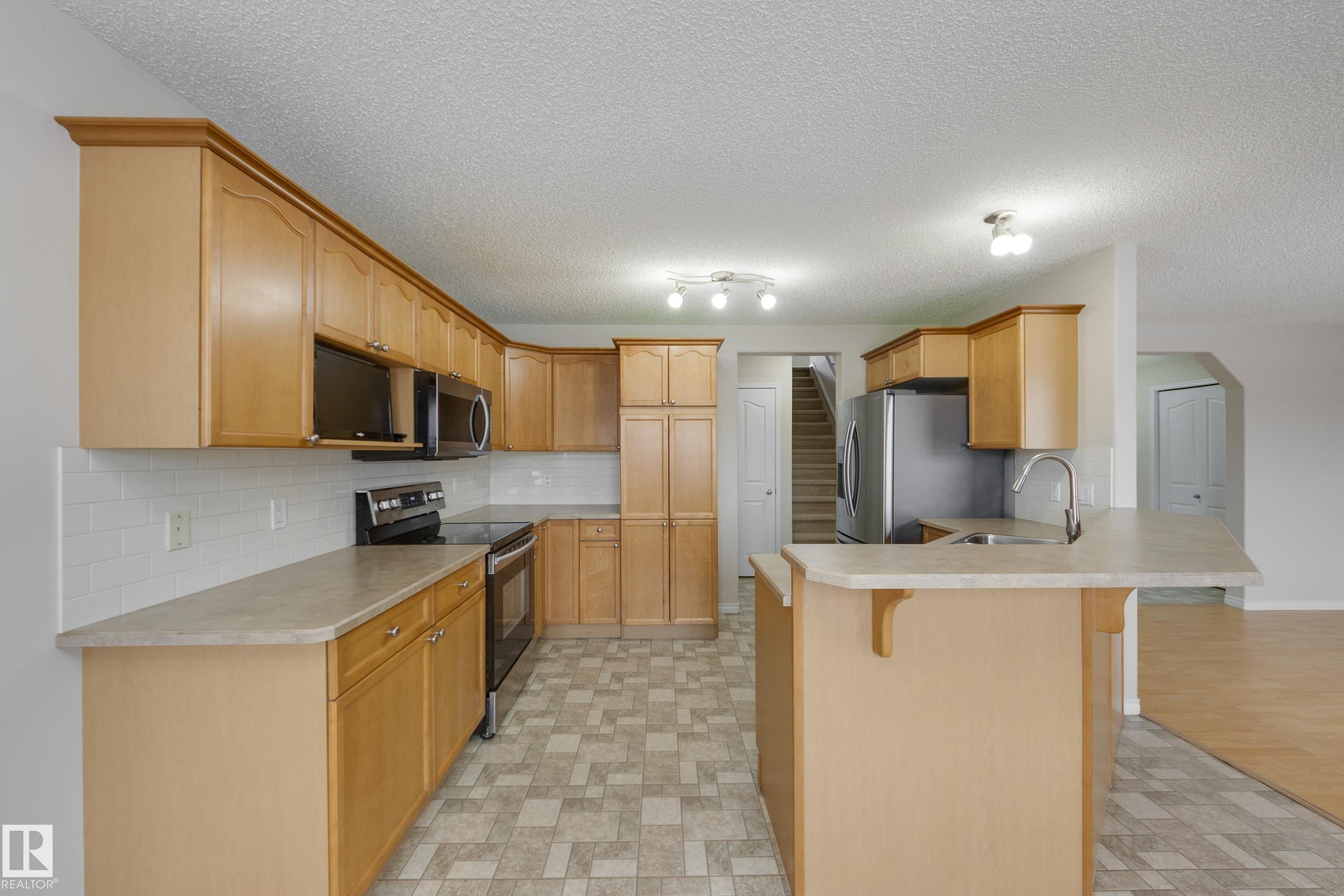 Photo 11 at 16522 56 Street NW, Hollick-Kenyon, Edmonton