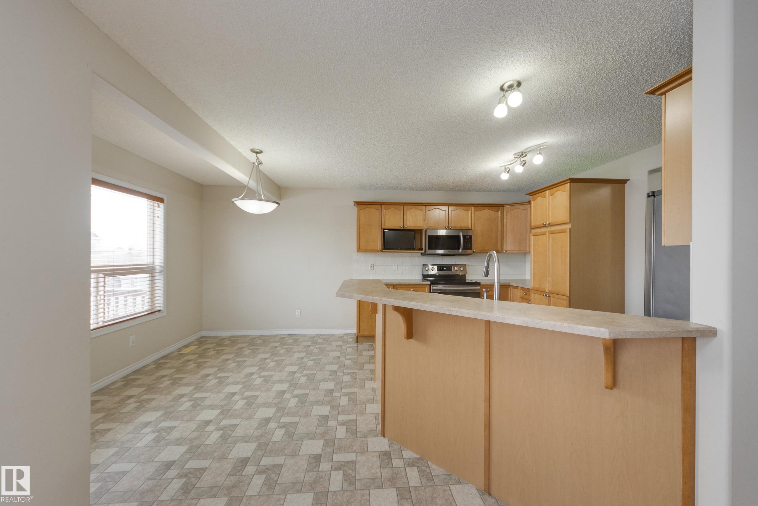 Photo 8 at 16522 56 Street NW, Hollick-Kenyon, Edmonton