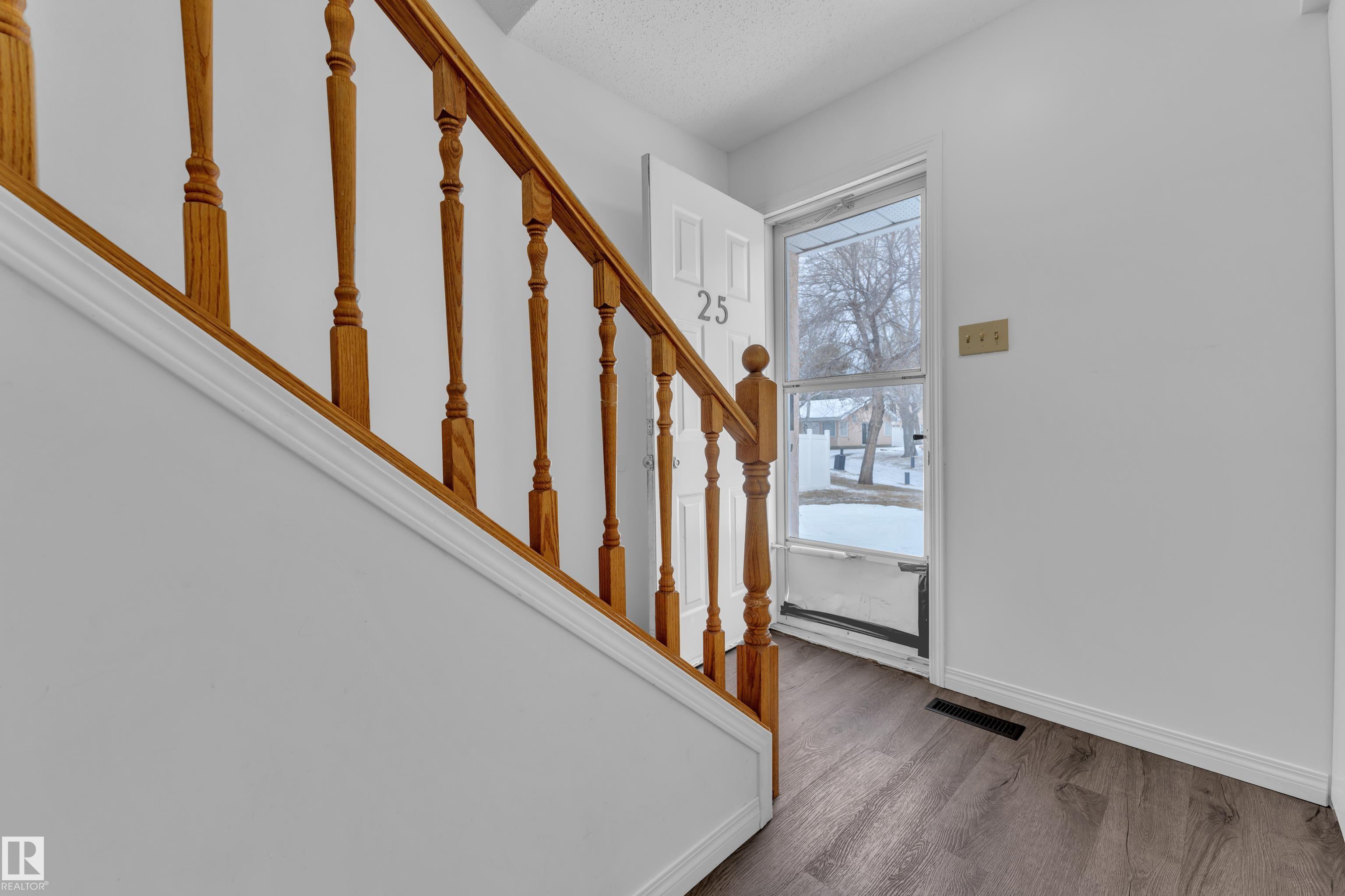 Picture for 25 LAKEWOOD VG NW