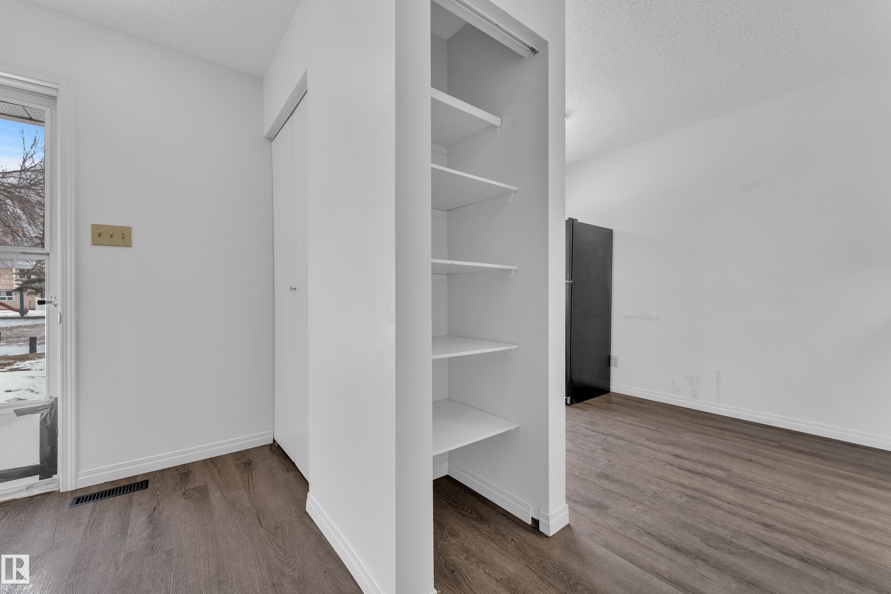 Picture for 25 LAKEWOOD VG NW