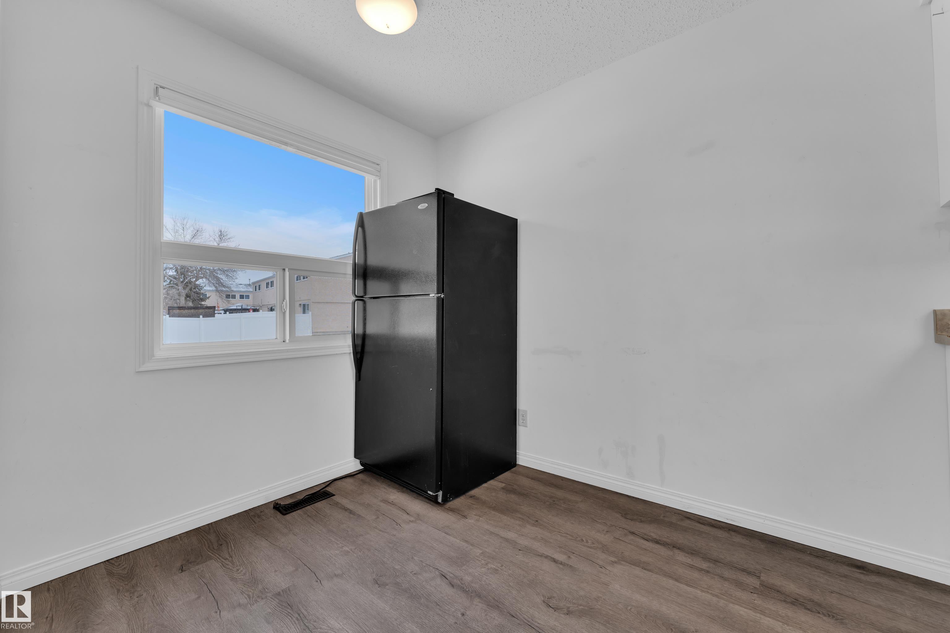 Picture for 25 LAKEWOOD VG NW