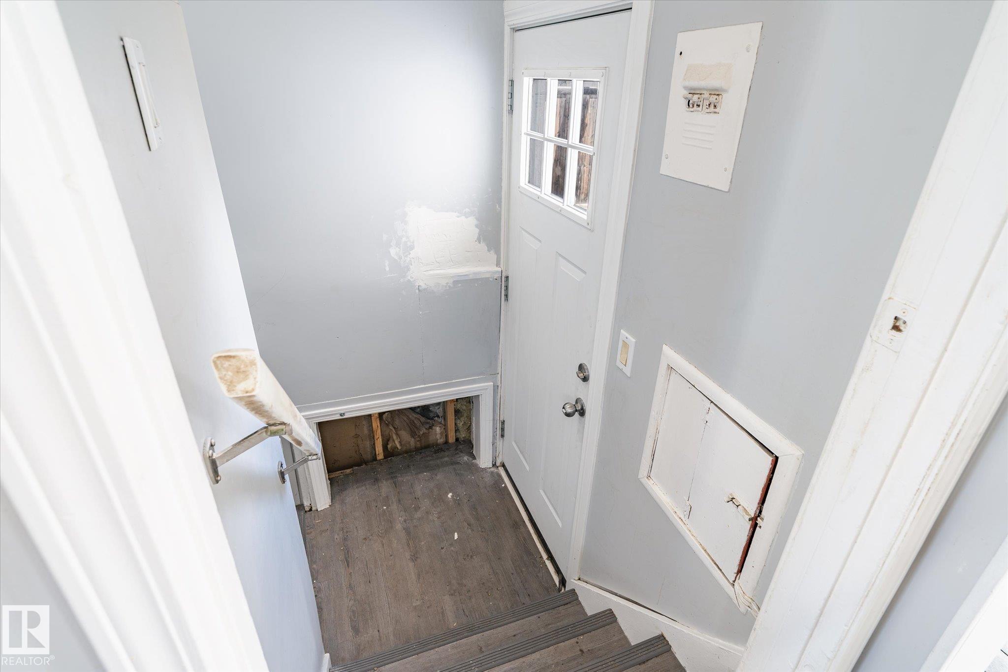 Photo 16 at 10439 159 Street NW, Britannia Youngstown, Edmonton