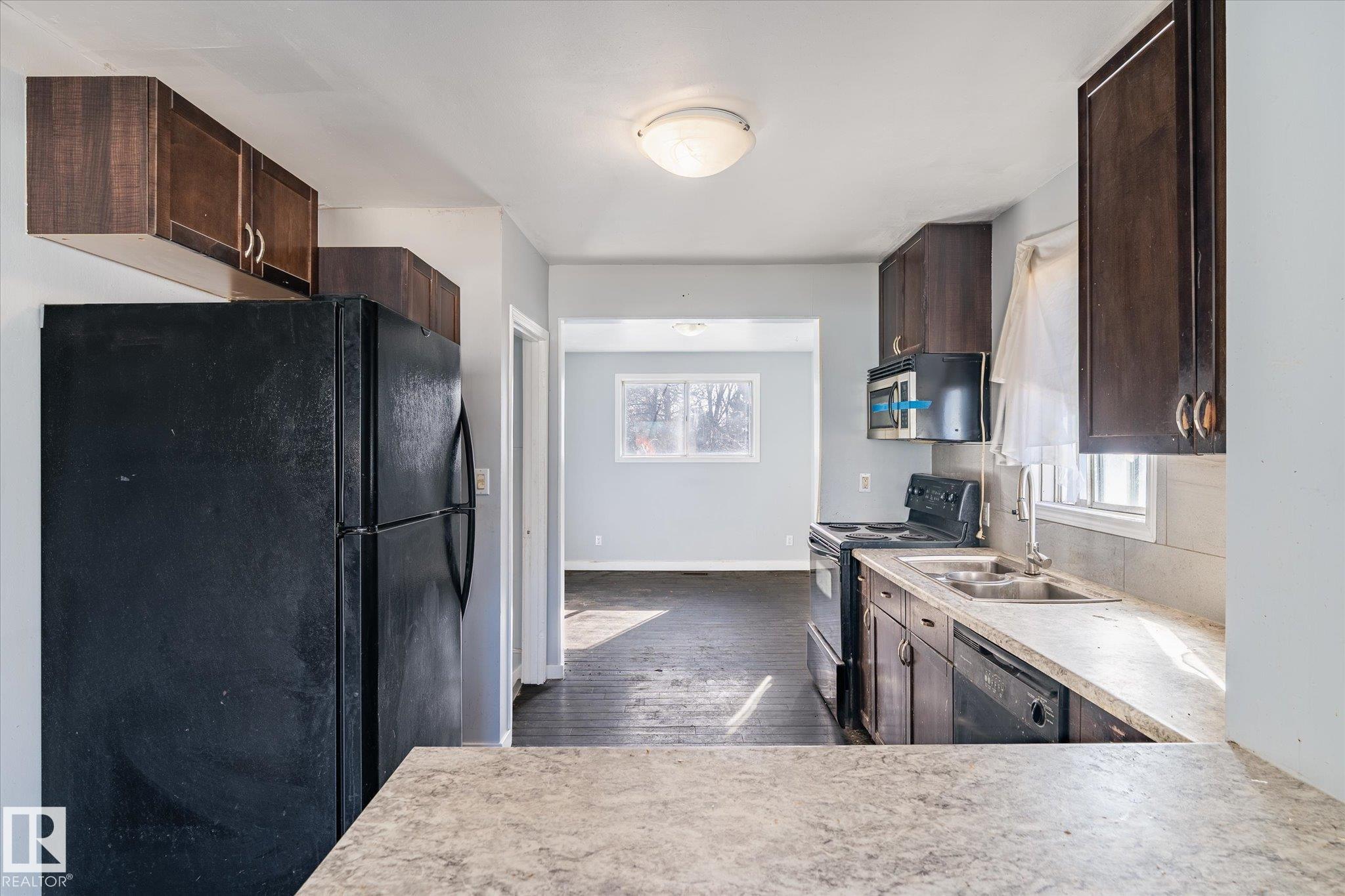 Photo 6 at 10439 159 Street NW, Britannia Youngstown, Edmonton