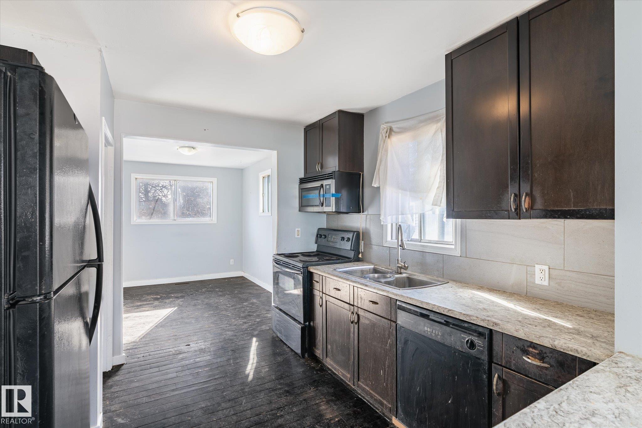 Photo 7 at 10439 159 Street NW, Britannia Youngstown, Edmonton