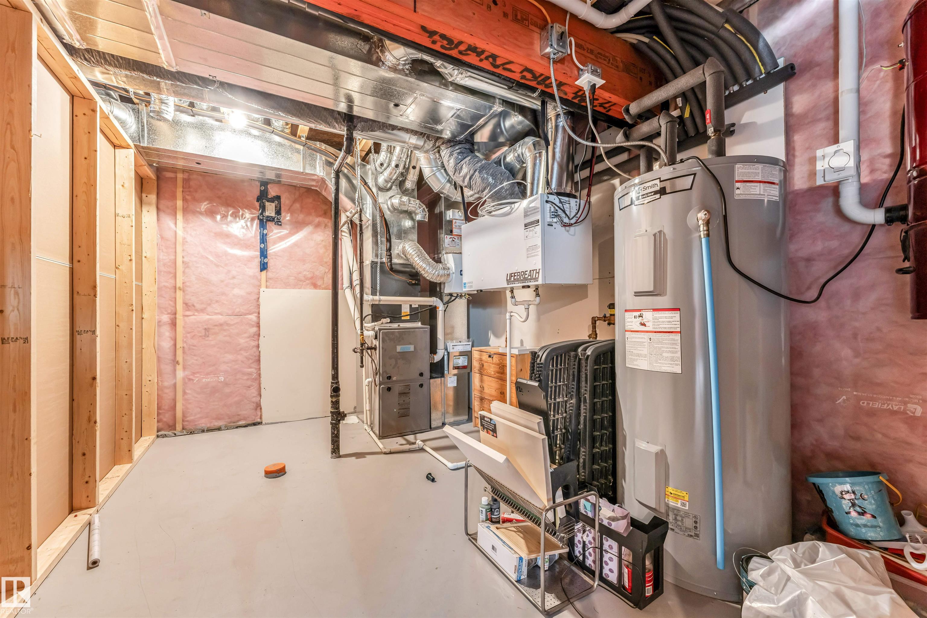 Photo 37 at 4812 37 Street, Forest Heights, Beaumont