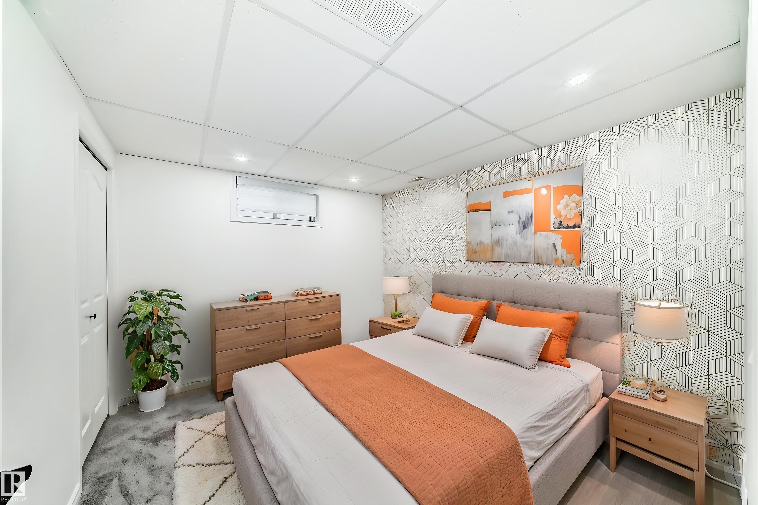 Photo 12 at 4008 37 Avenue NW, Kiniski Gardens, Edmonton