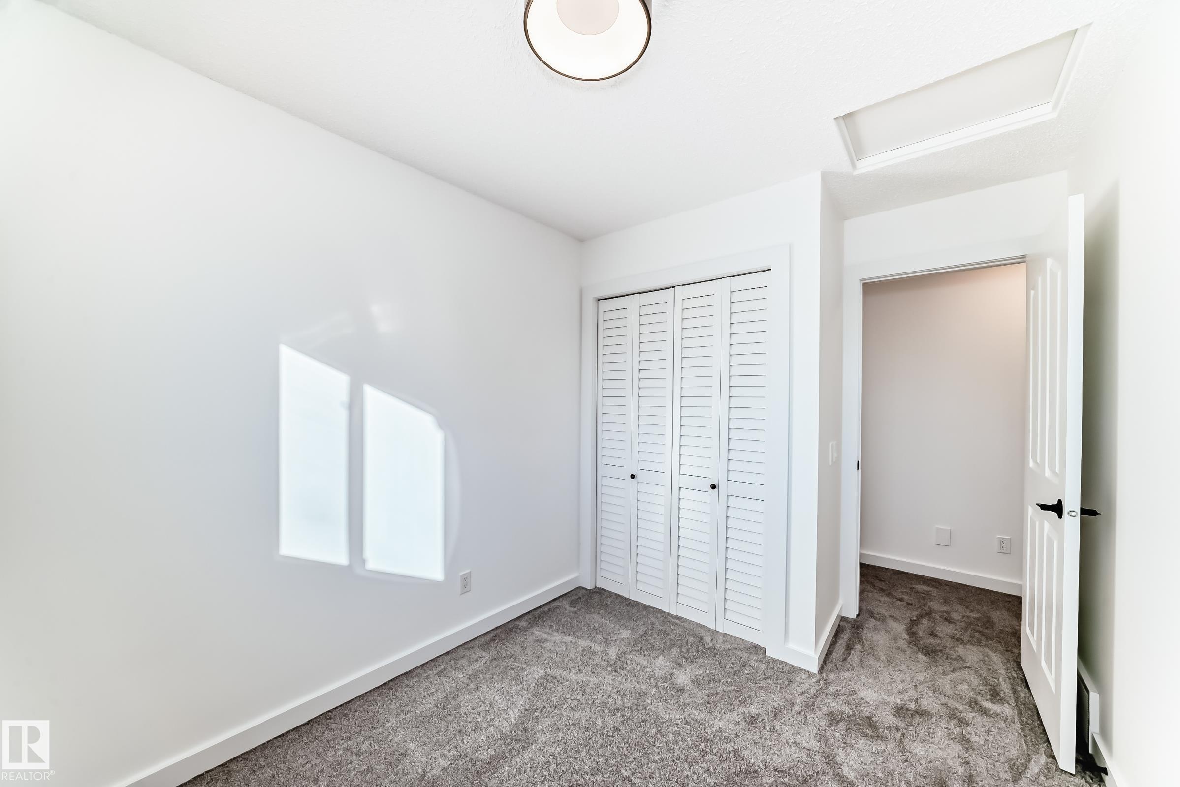 Photo 36 at 4008 37 Avenue NW, Kiniski Gardens, Edmonton