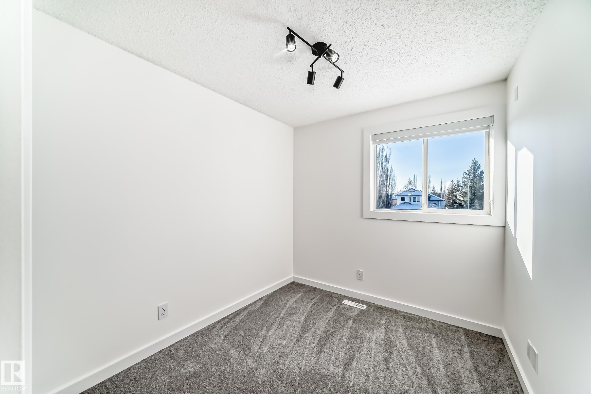 Photo 37 at 4008 37 Avenue NW, Kiniski Gardens, Edmonton