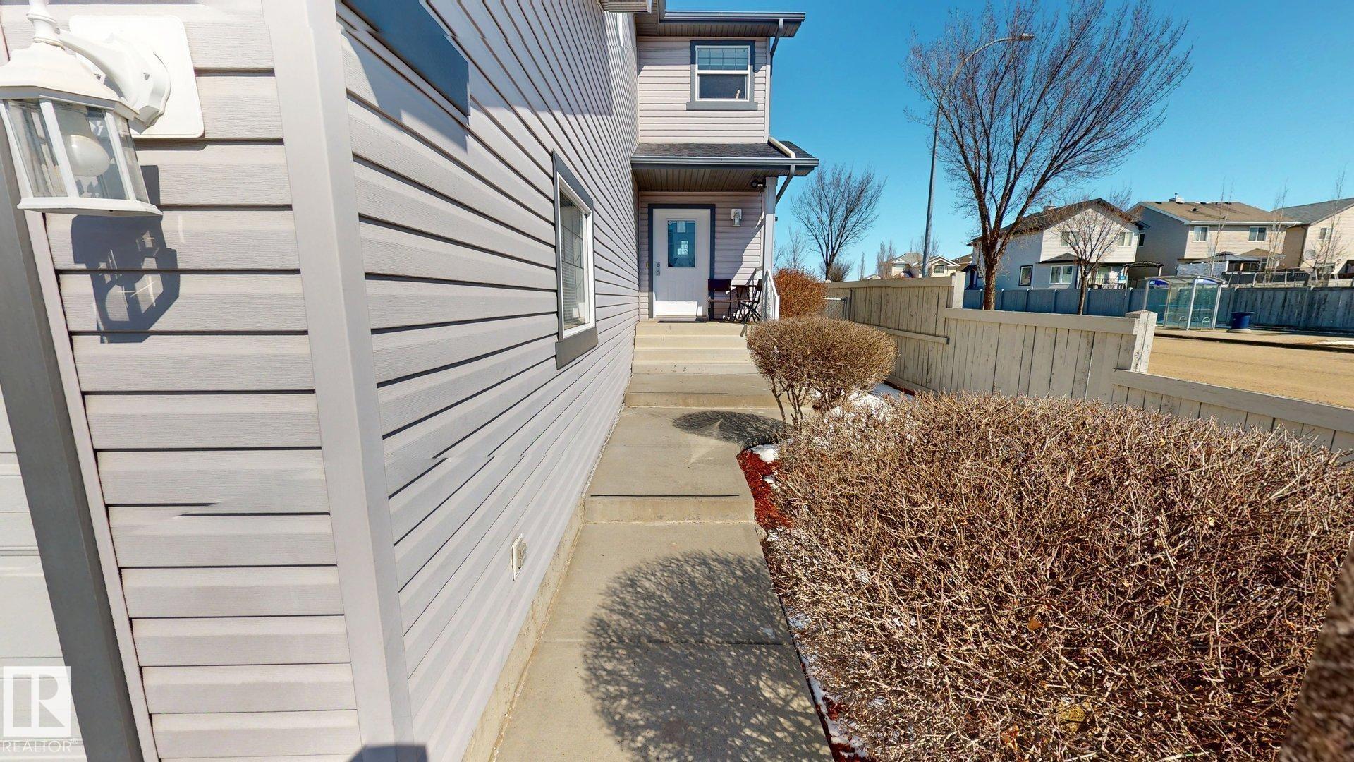 8704 175 Avenue NW, Klarvatten, Edmonton