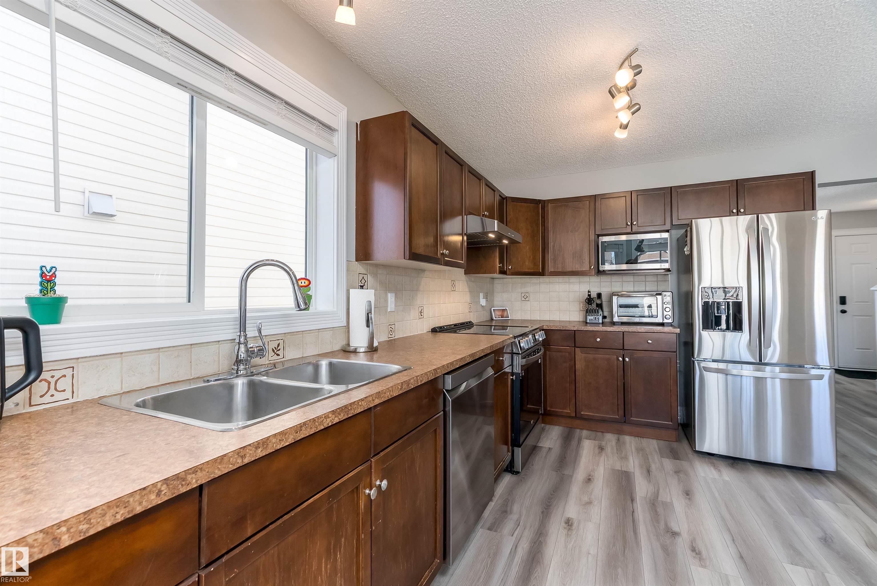 Photo 12 at 85 Sunrose Lane, Suntree, Leduc