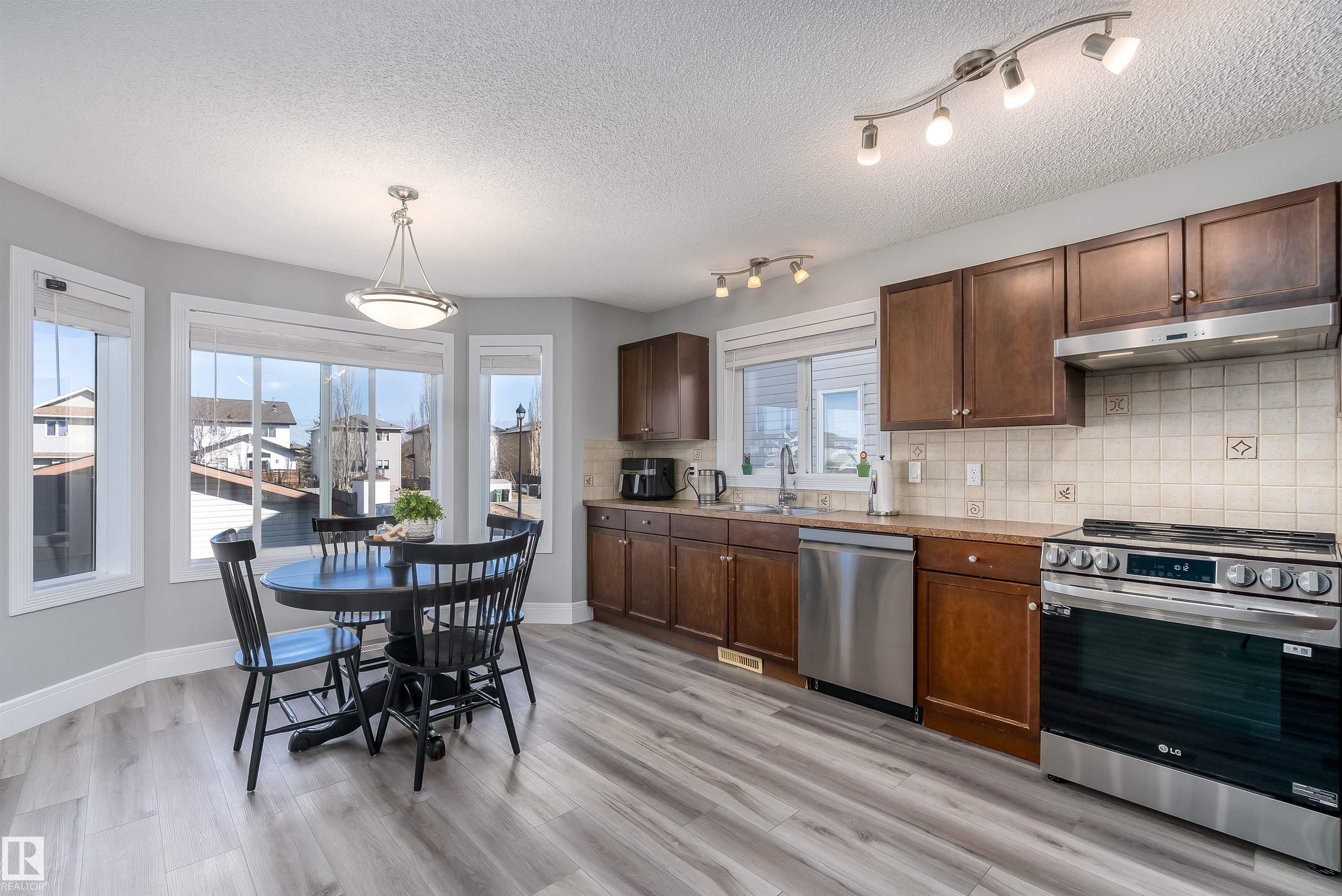 Photo 6 at 85 Sunrose Lane, Suntree, Leduc