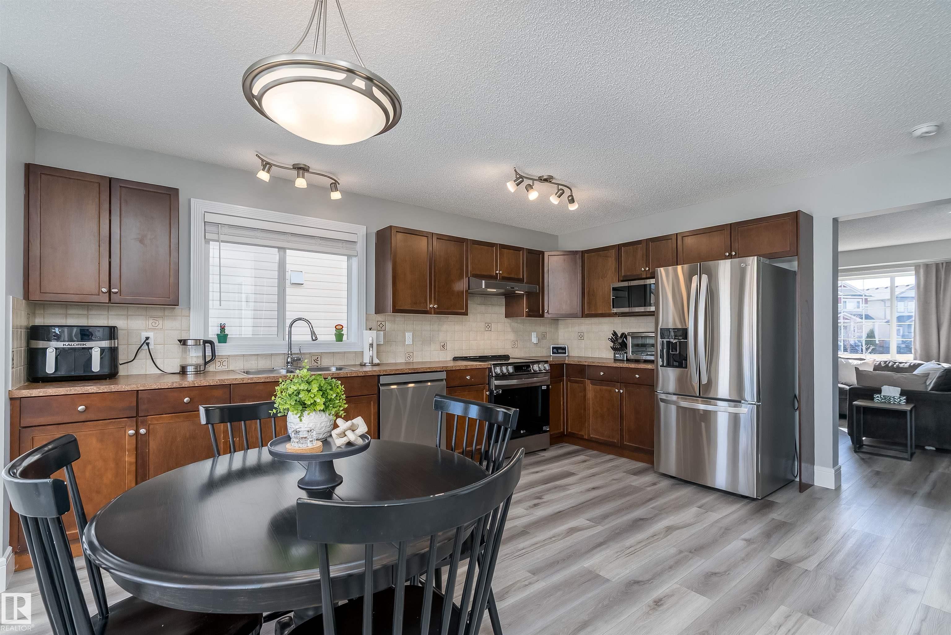 Photo 7 at 85 Sunrose Lane, Suntree, Leduc