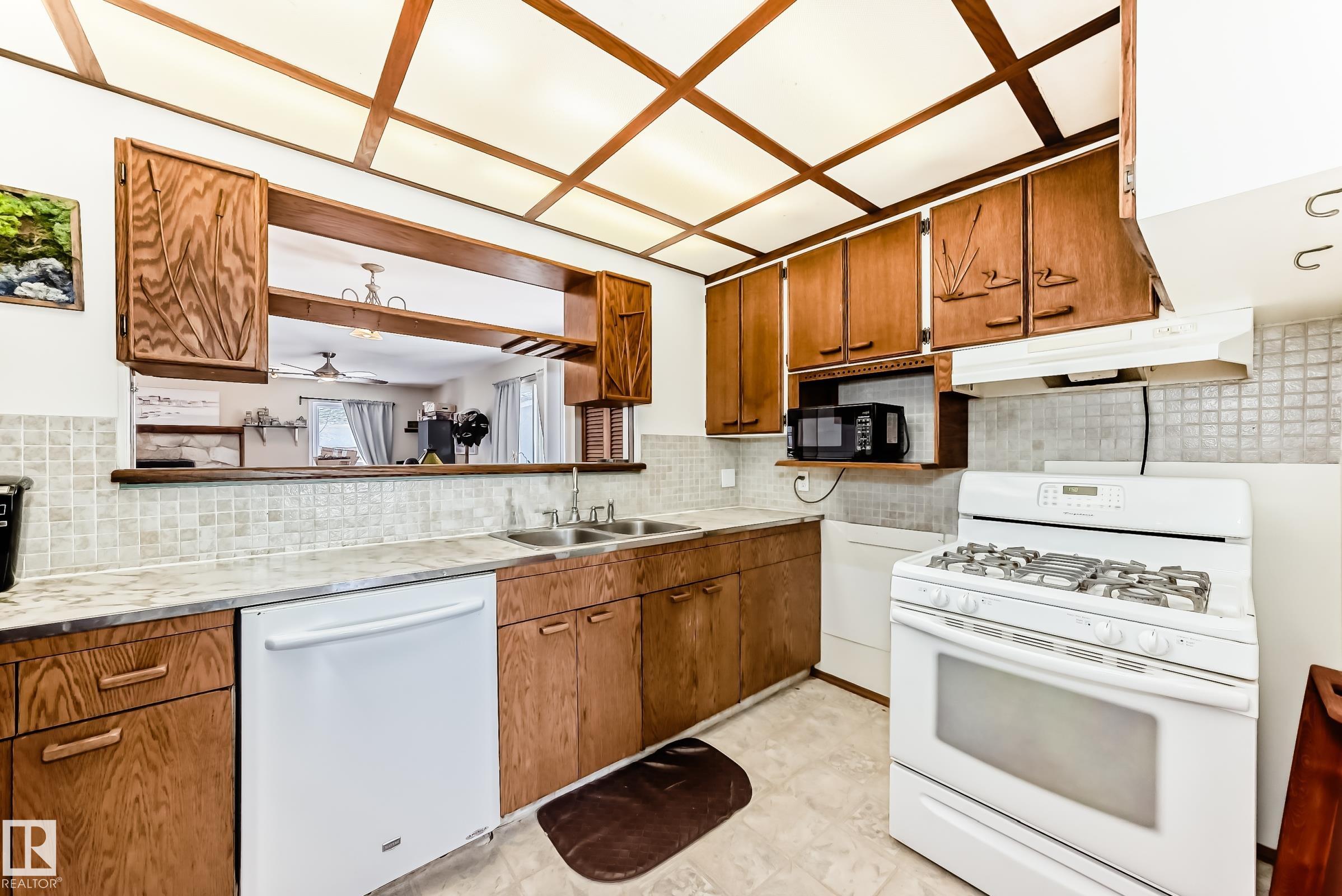 Photo 12 at 10923 136 Avenue NW, Rosslyn, Edmonton