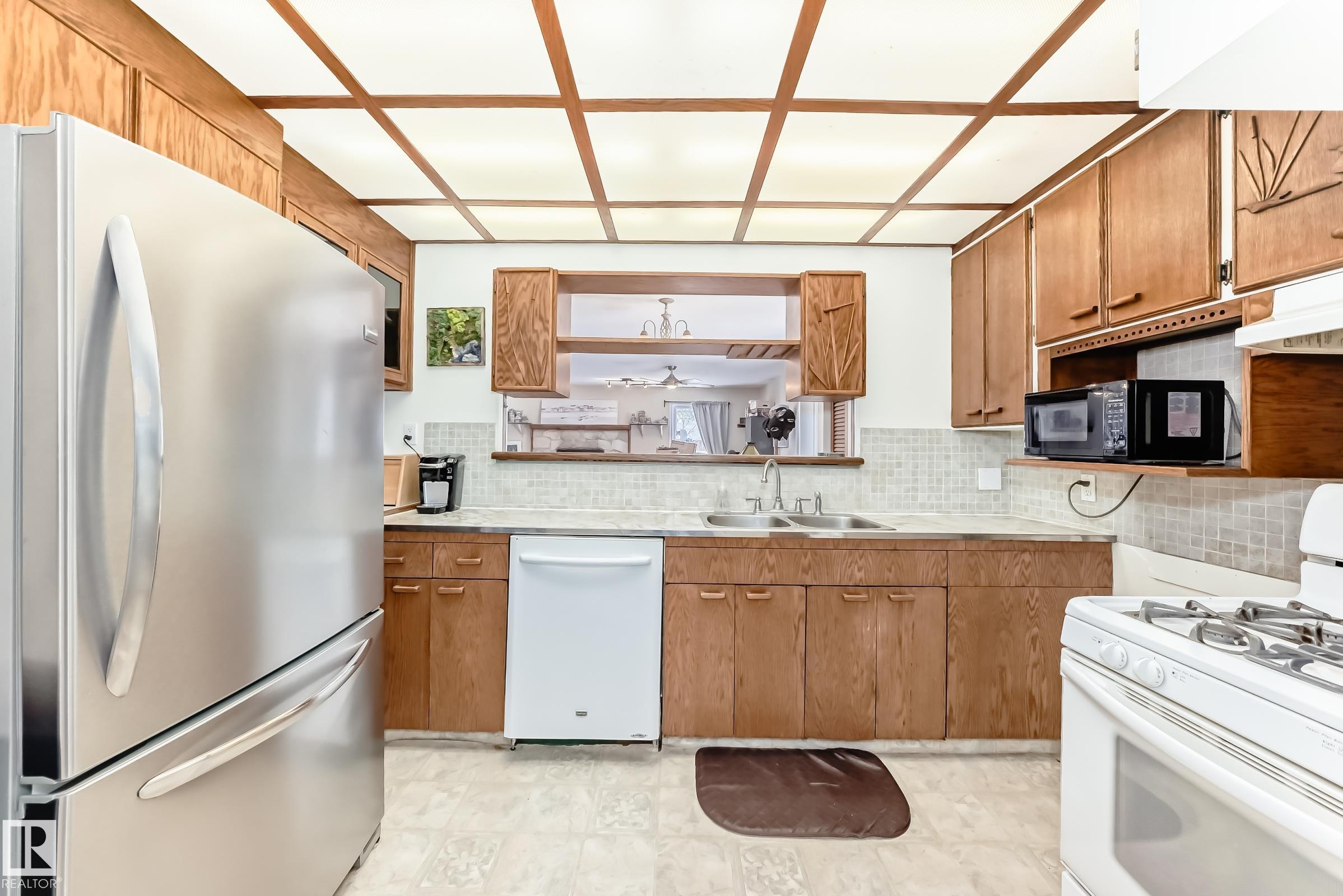 Photo 8 at 10923 136 Avenue NW, Rosslyn, Edmonton