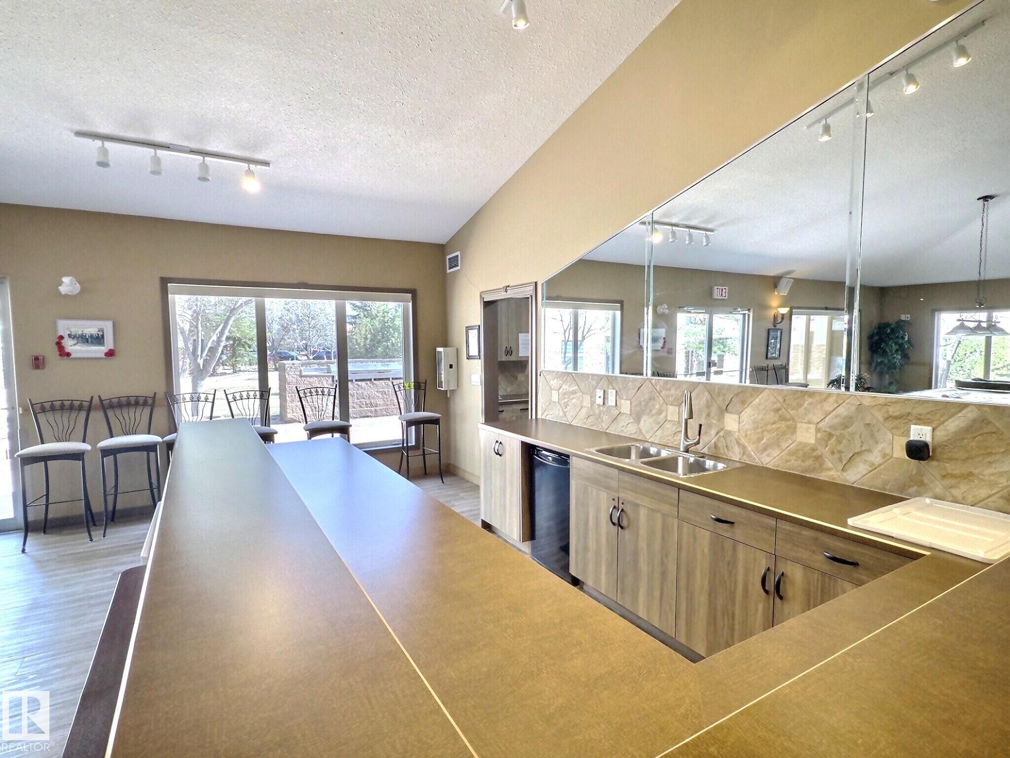 https://zimg.paragon.ice.com/ParagonImages/Property/PM/RAE/225396269/22/0/0/f57e6d6cd59954def7e60c22c536ed52/1/172492e239acf466f6a2fd305aba0812/225396269-98d37b5e-ea9c-420b-9e8b-ad5cb5087f04.JPG
